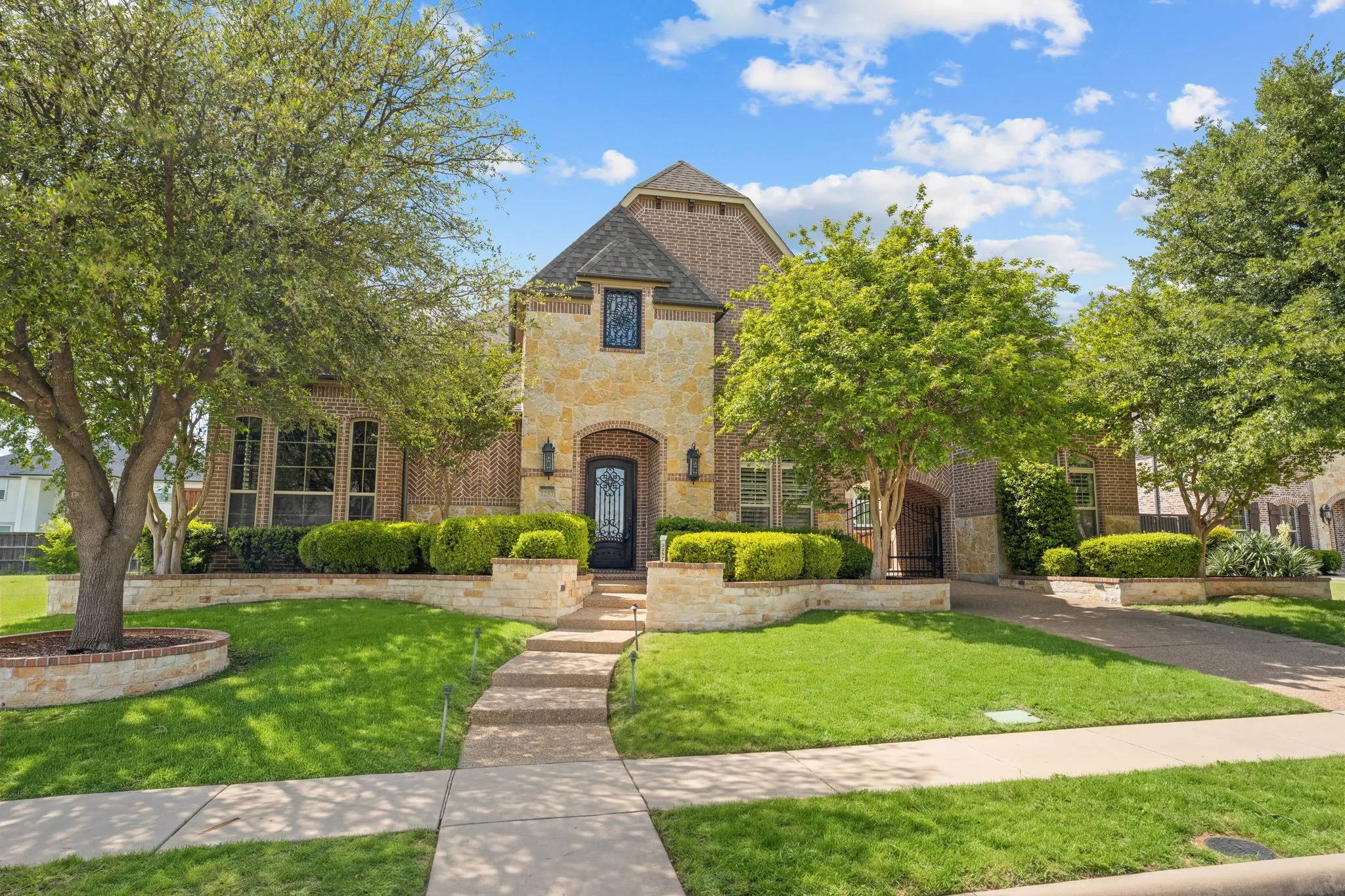 Master craftsmanship in a home of obvious character in Allen's premier community of Shaddock Park. Get it at a fabulous price now...Make Your Move Today & Welcome Home!