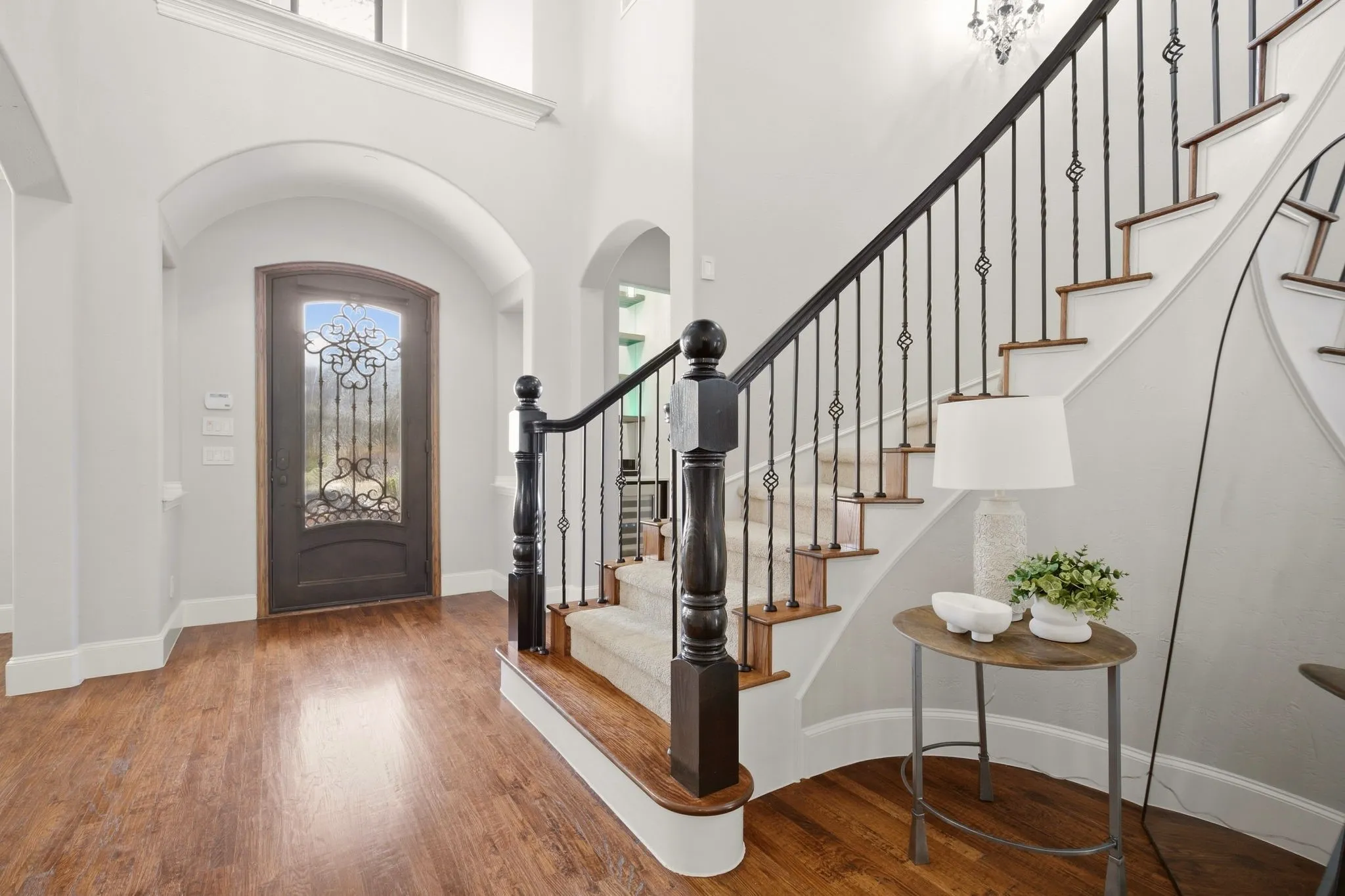 Everyone loves a sweeping staircase to set the stage on your way to the living room & kitchen! Study to the right, dining room to the left.