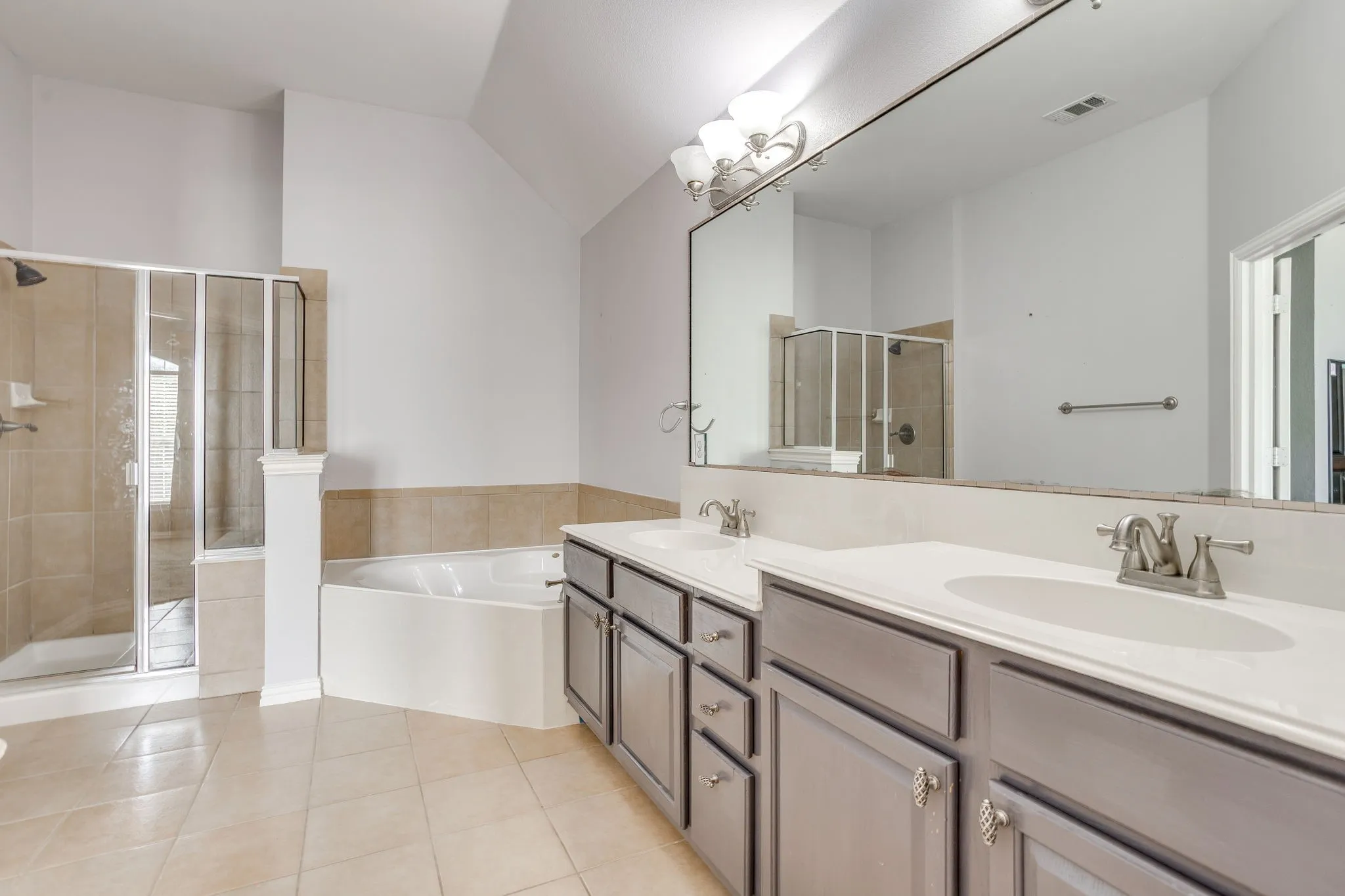 Single Family Residence For Sale in Tarrant County , 916 Sequoia Way, Saginaw, Texas 76131, 4 Bedroom, 4 Bathroom, 3 Garage spaces, 3,295 Sqft, built in 2005, mls#21389031, Real Estate Agent in Saginaw, Homes For Sale in Tarrant county, Homes For Sale in Saginaw, Realtor in Saginaw Texas, Real Estate Brokerage Independent Realty Texas, Luminita Cordes Realtor