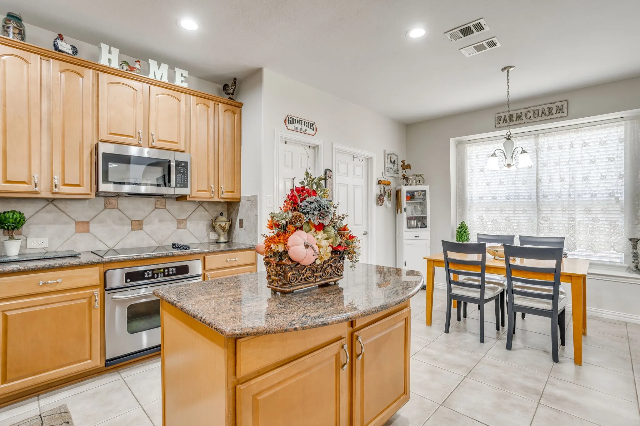 Single Family Residence For Sale in Tarrant County , 916 Sequoia Way, Saginaw, Texas 76131, 4 Bedroom, 4 Bathroom, 3 Garage spaces, 3,295 Sqft, built in 2005, mls#21389031, Real Estate Agent in Saginaw, Homes For Sale in Tarrant county, Homes For Sale in Saginaw, Realtor in Saginaw Texas, Real Estate Brokerage Independent Realty Texas, Luminita Cordes Realtor