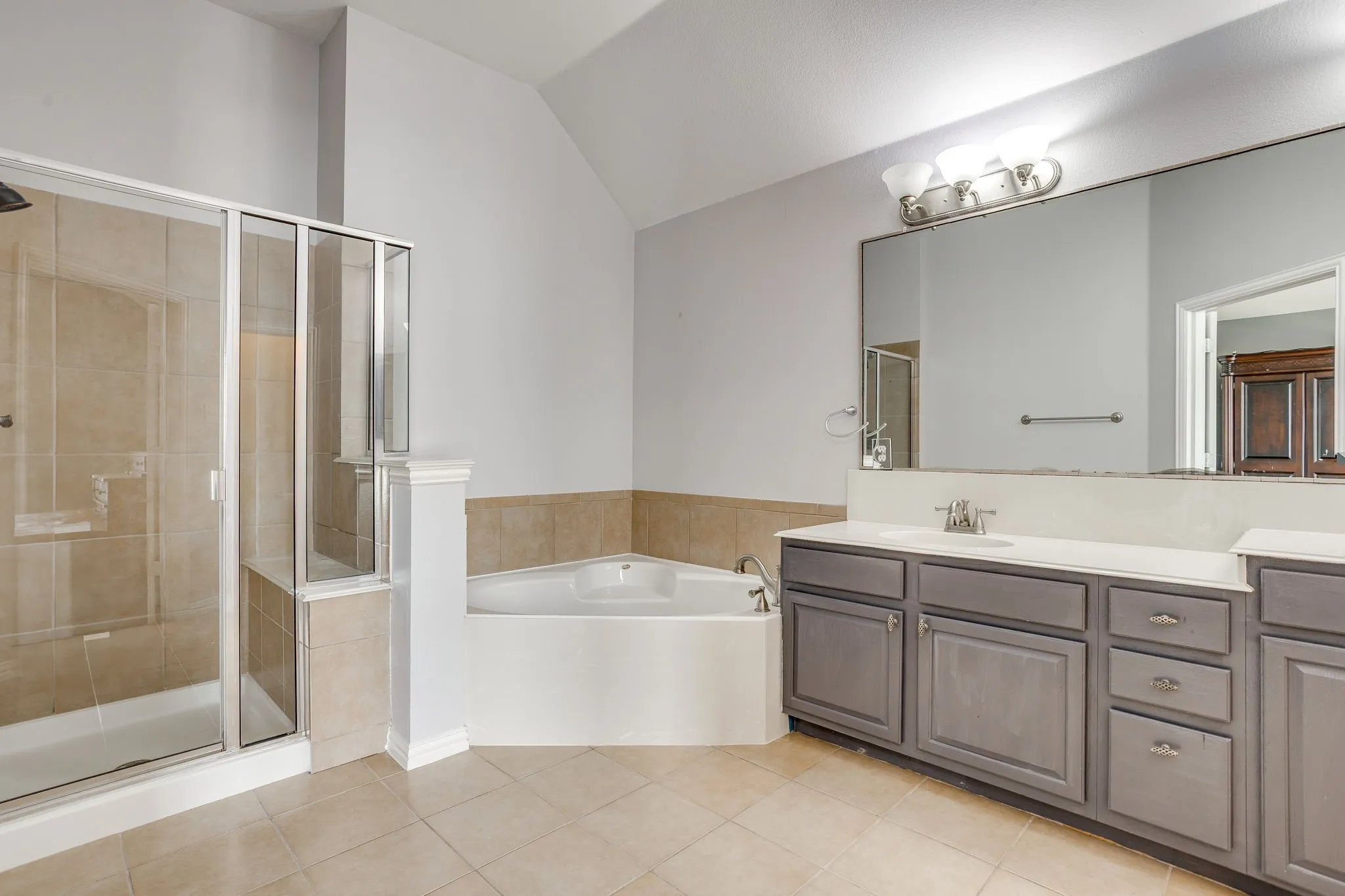 Single Family Residence For Sale in Tarrant County , 916 Sequoia Way, Saginaw, Texas 76131, 4 Bedroom, 4 Bathroom, 3 Garage spaces, 3,295 Sqft, built in 2005, mls#21389031, Real Estate Agent in Saginaw, Homes For Sale in Tarrant county, Homes For Sale in Saginaw, Realtor in Saginaw Texas, Real Estate Brokerage Independent Realty Texas, Luminita Cordes Realtor