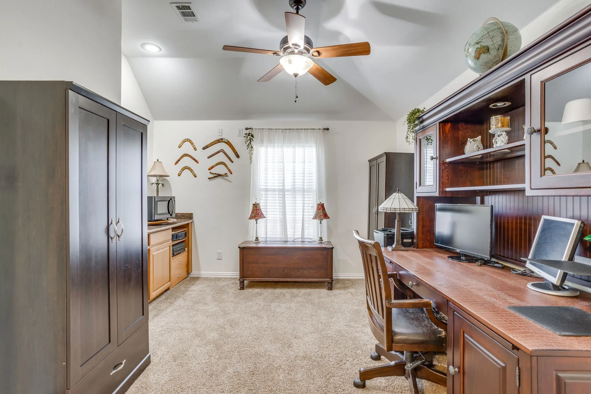Single Family Residence For Sale in Tarrant County , 916 Sequoia Way, Saginaw, Texas 76131, 4 Bedroom, 4 Bathroom, 3 Garage spaces, 3,295 Sqft, built in 2005, mls#21389031, Real Estate Agent in Saginaw, Homes For Sale in Tarrant county, Homes For Sale in Saginaw, Realtor in Saginaw Texas, Real Estate Brokerage Independent Realty Texas, Luminita Cordes Realtor