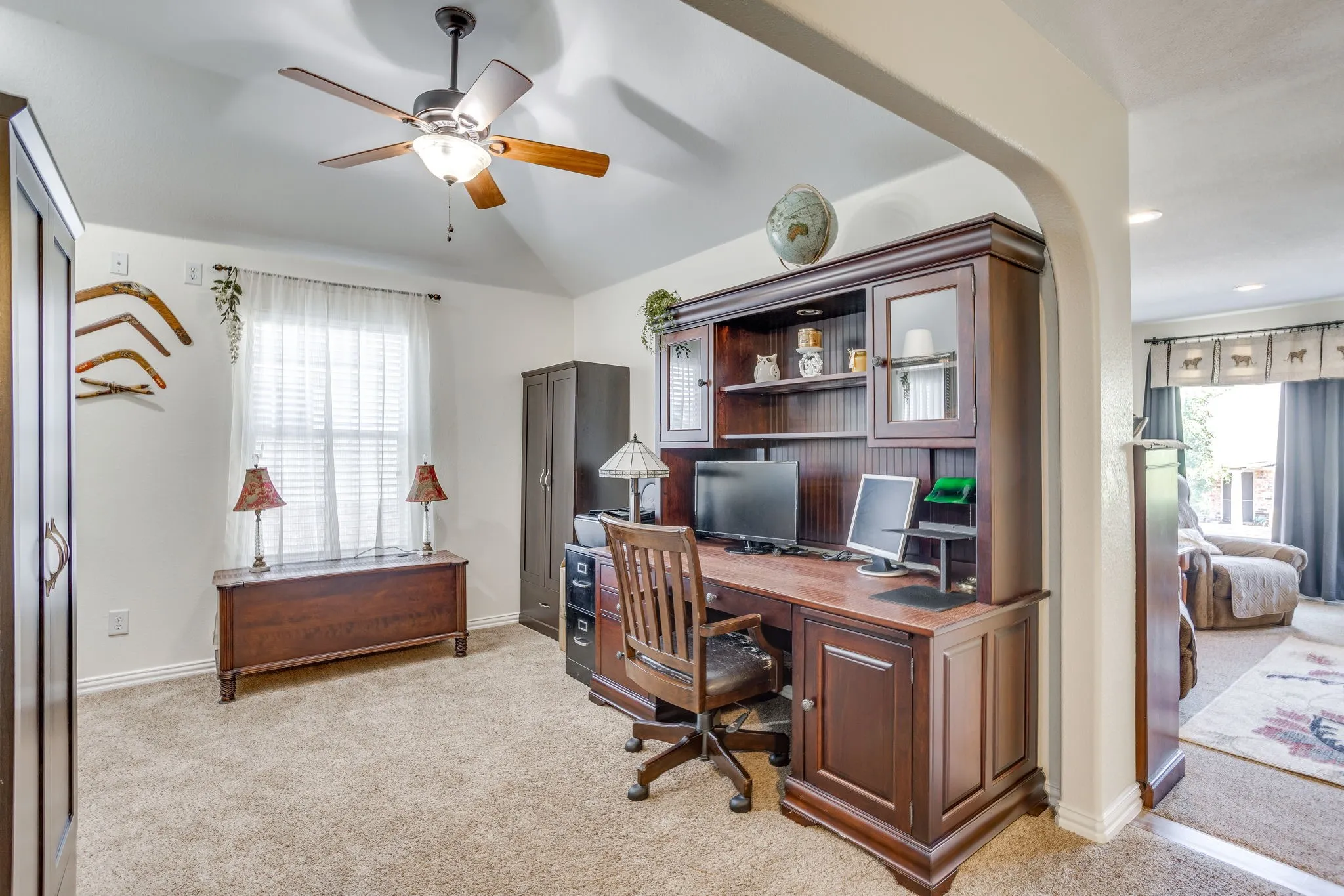 Single Family Residence For Sale in Tarrant County , 916 Sequoia Way, Saginaw, Texas 76131, 4 Bedroom, 4 Bathroom, 3 Garage spaces, 3,295 Sqft, built in 2005, mls#21389031, Real Estate Agent in Saginaw, Homes For Sale in Tarrant county, Homes For Sale in Saginaw, Realtor in Saginaw Texas, Real Estate Brokerage Independent Realty Texas, Luminita Cordes Realtor