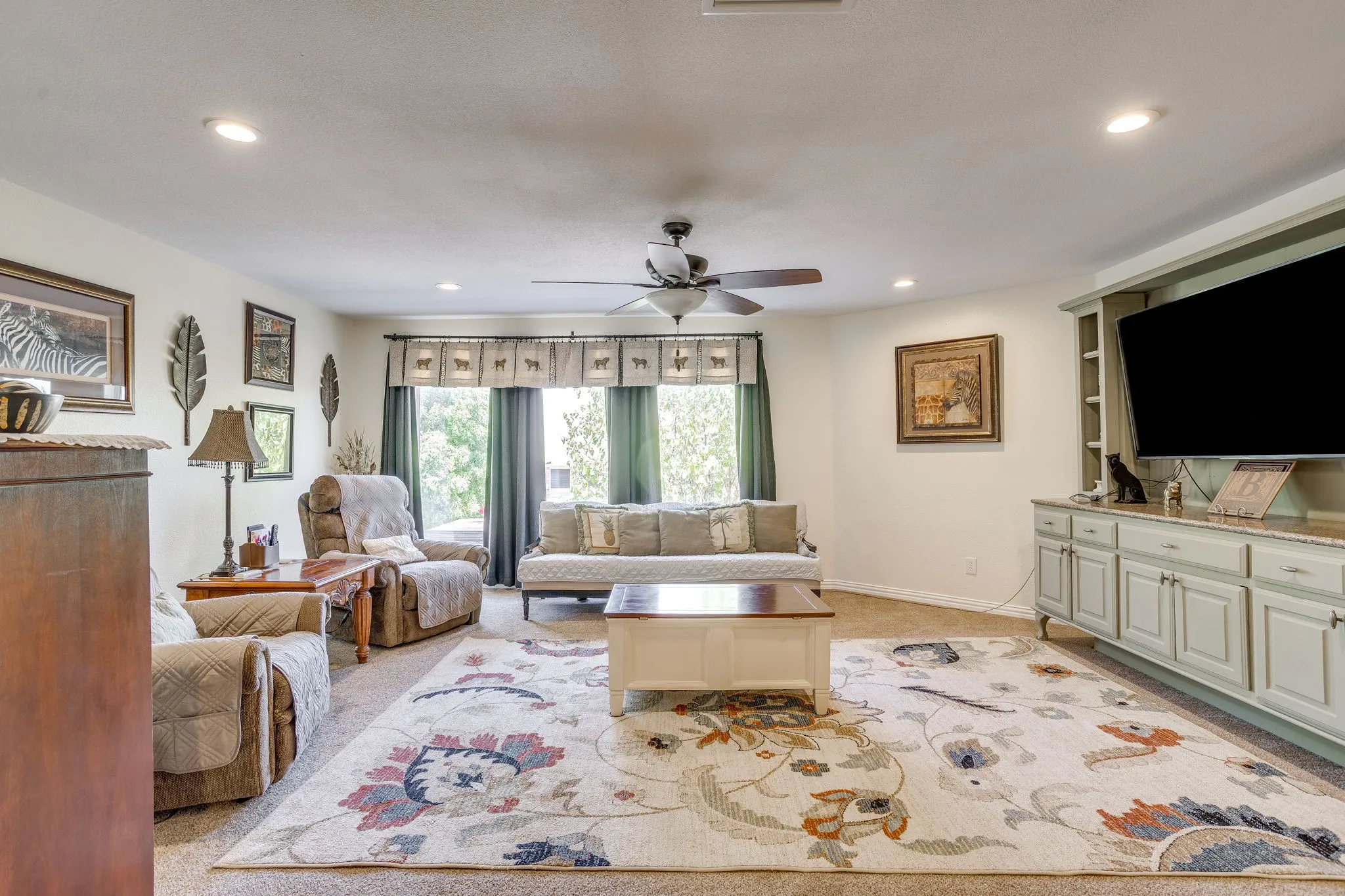 Single Family Residence For Sale in Tarrant County , 916 Sequoia Way, Saginaw, Texas 76131, 4 Bedroom, 4 Bathroom, 3 Garage spaces, 3,295 Sqft, built in 2005, mls#21389031, Real Estate Agent in Saginaw, Homes For Sale in Tarrant county, Homes For Sale in Saginaw, Realtor in Saginaw Texas, Real Estate Brokerage Independent Realty Texas, Luminita Cordes Realtor
