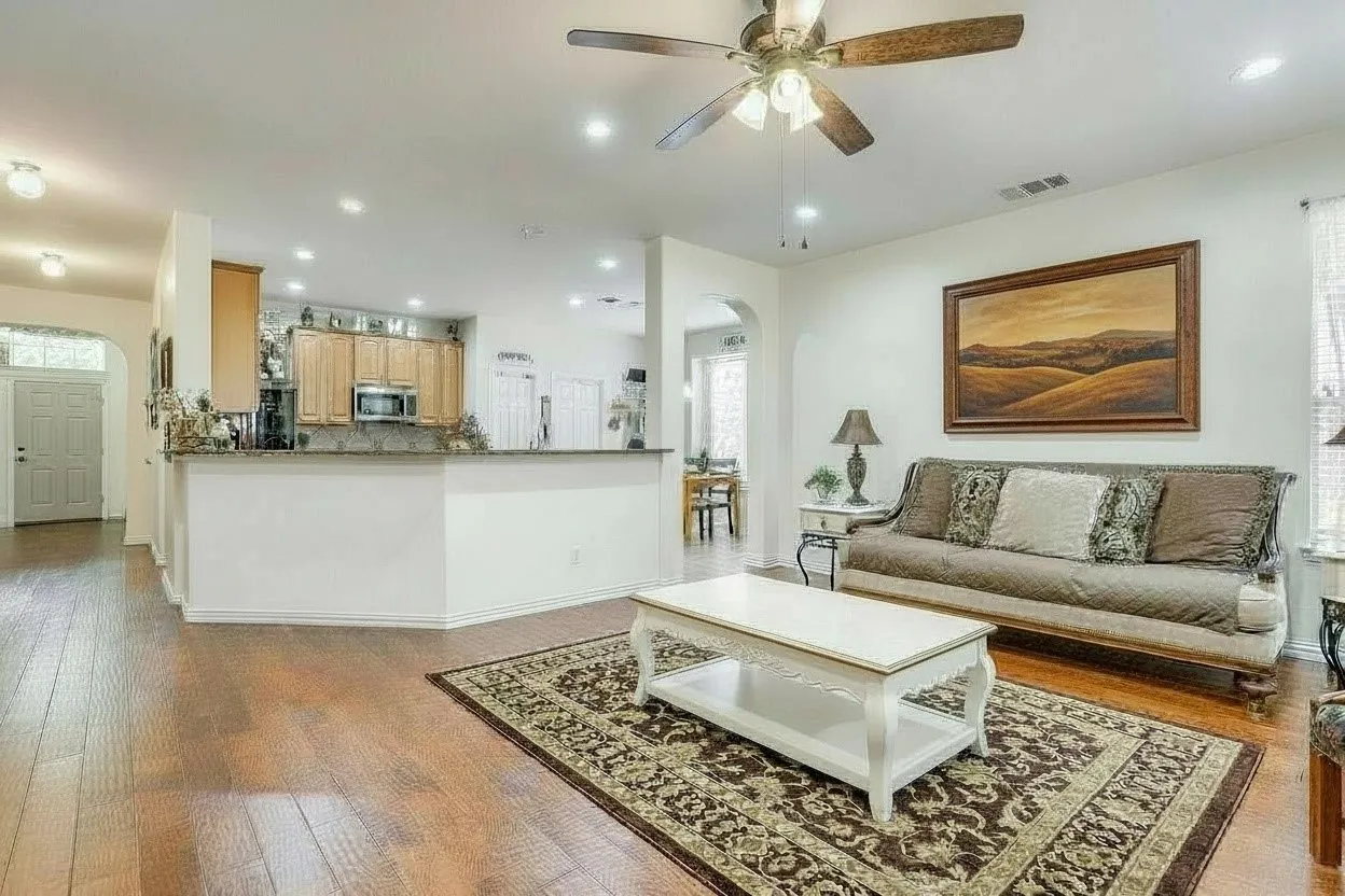 Single Family Residence For Sale in Tarrant County , 916 Sequoia Way, Saginaw, Texas 76131, 4 Bedroom, 4 Bathroom, 3 Garage spaces, 3,295 Sqft, built in 2005, mls#21389031, Real Estate Agent in Saginaw, Homes For Sale in Tarrant county, Homes For Sale in Saginaw, Realtor in Saginaw Texas, Real Estate Brokerage Independent Realty Texas, Luminita Cordes Realtor