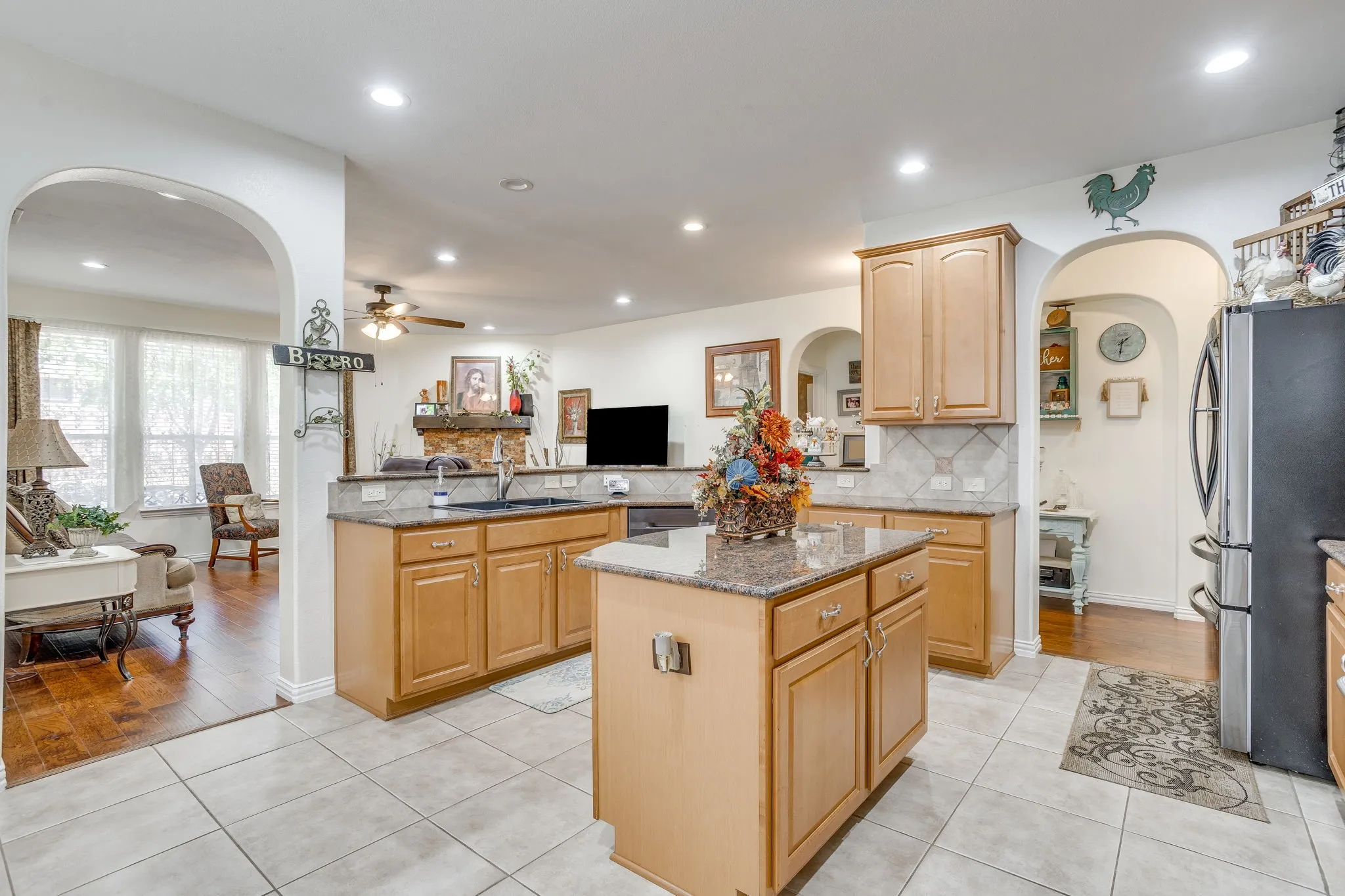 Single Family Residence For Sale in Tarrant County , 916 Sequoia Way, Saginaw, Texas 76131, 4 Bedroom, 4 Bathroom, 3 Garage spaces, 3,295 Sqft, built in 2005, mls#21389031, Real Estate Agent in Saginaw, Homes For Sale in Tarrant county, Homes For Sale in Saginaw, Realtor in Saginaw Texas, Real Estate Brokerage Independent Realty Texas, Luminita Cordes Realtor