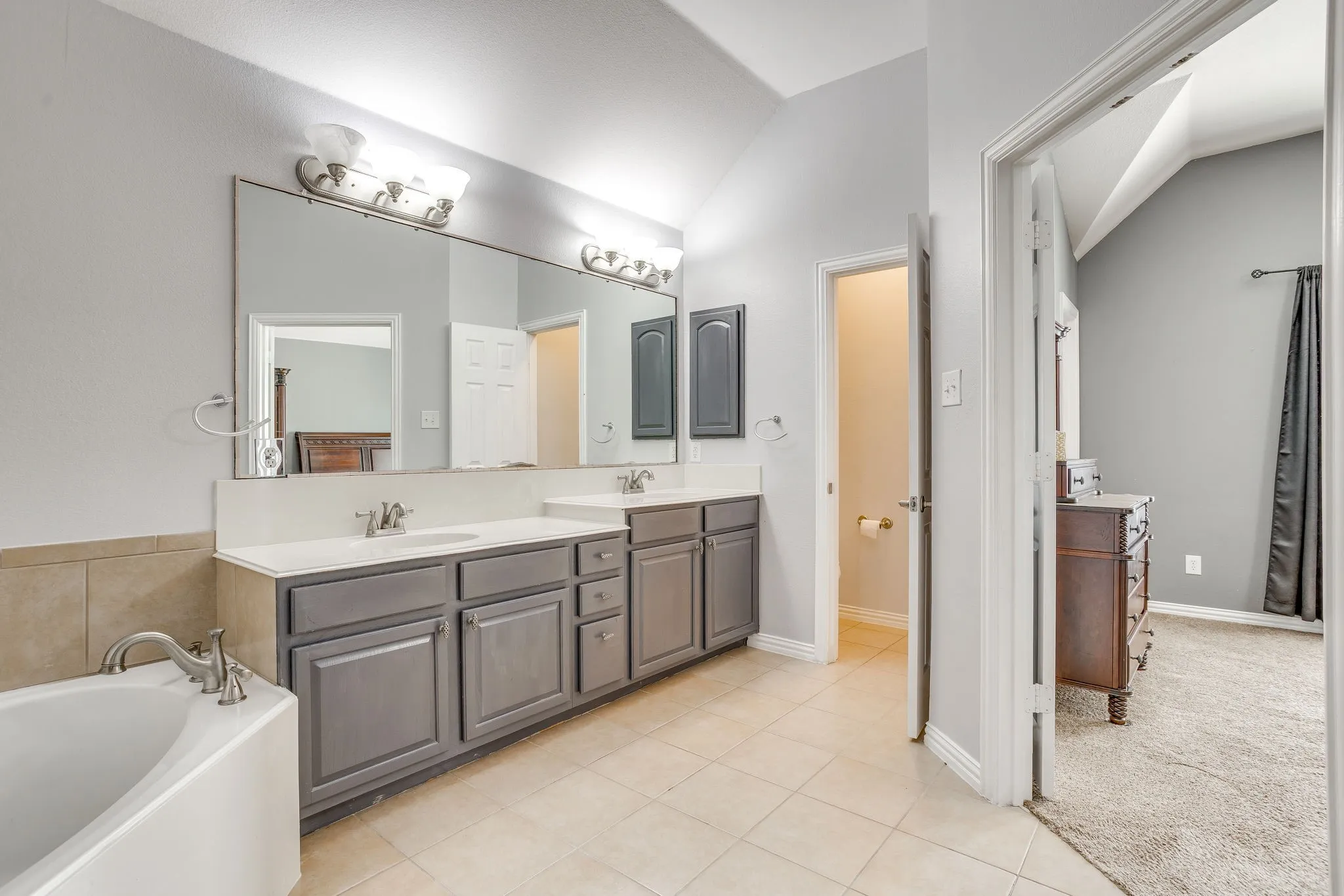 Single Family Residence For Sale in Tarrant County , 916 Sequoia Way, Saginaw, Texas 76131, 4 Bedroom, 4 Bathroom, 3 Garage spaces, 3,295 Sqft, built in 2005, mls#21389031, Real Estate Agent in Saginaw, Homes For Sale in Tarrant county, Homes For Sale in Saginaw, Realtor in Saginaw Texas, Real Estate Brokerage Independent Realty Texas, Luminita Cordes Realtor