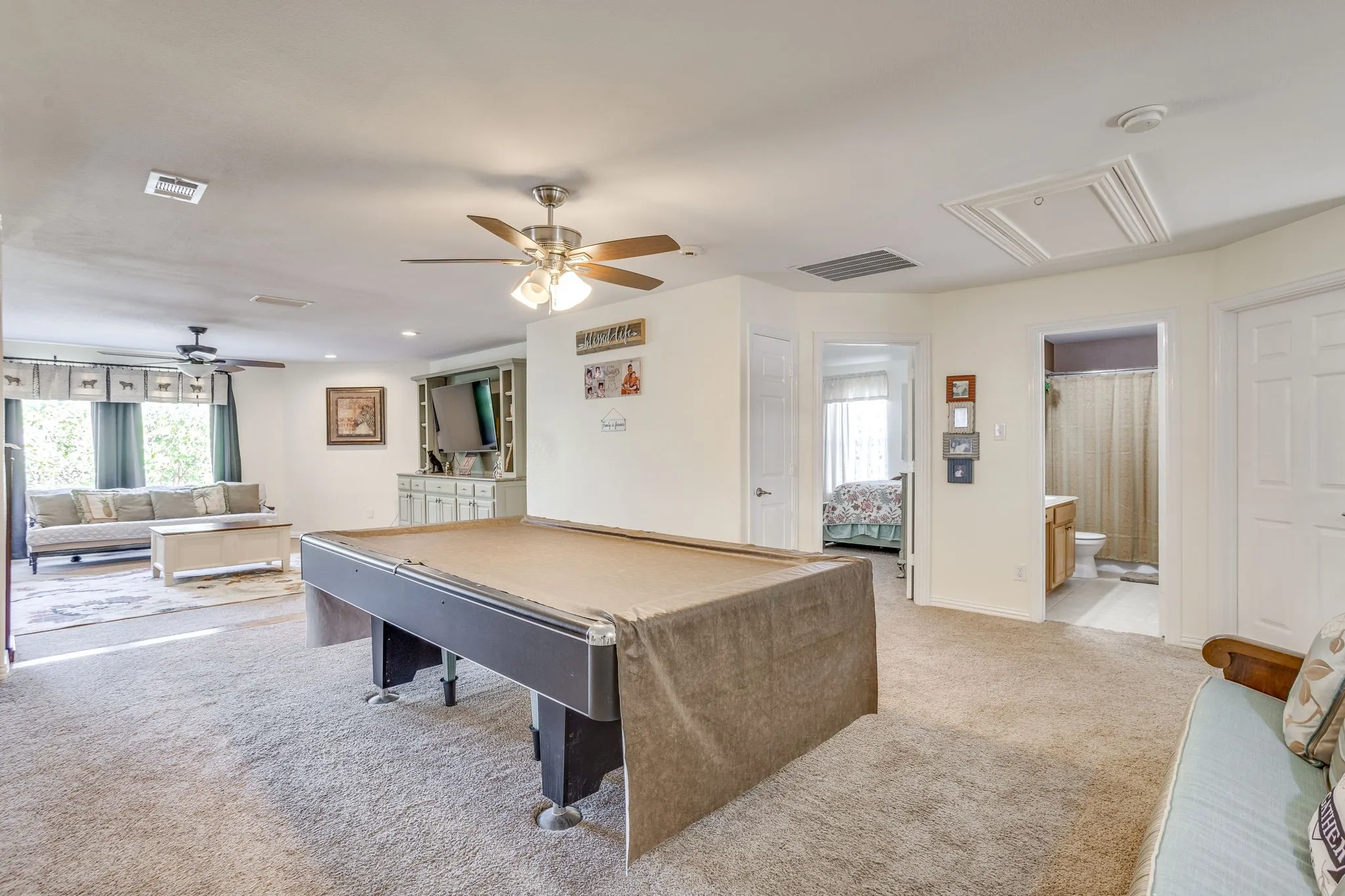 Single Family Residence For Sale in Tarrant County , 916 Sequoia Way, Saginaw, Texas 76131, 4 Bedroom, 4 Bathroom, 3 Garage spaces, 3,295 Sqft, built in 2005, mls#21389031, Real Estate Agent in Saginaw, Homes For Sale in Tarrant county, Homes For Sale in Saginaw, Realtor in Saginaw Texas, Real Estate Brokerage Independent Realty Texas, Luminita Cordes Realtor