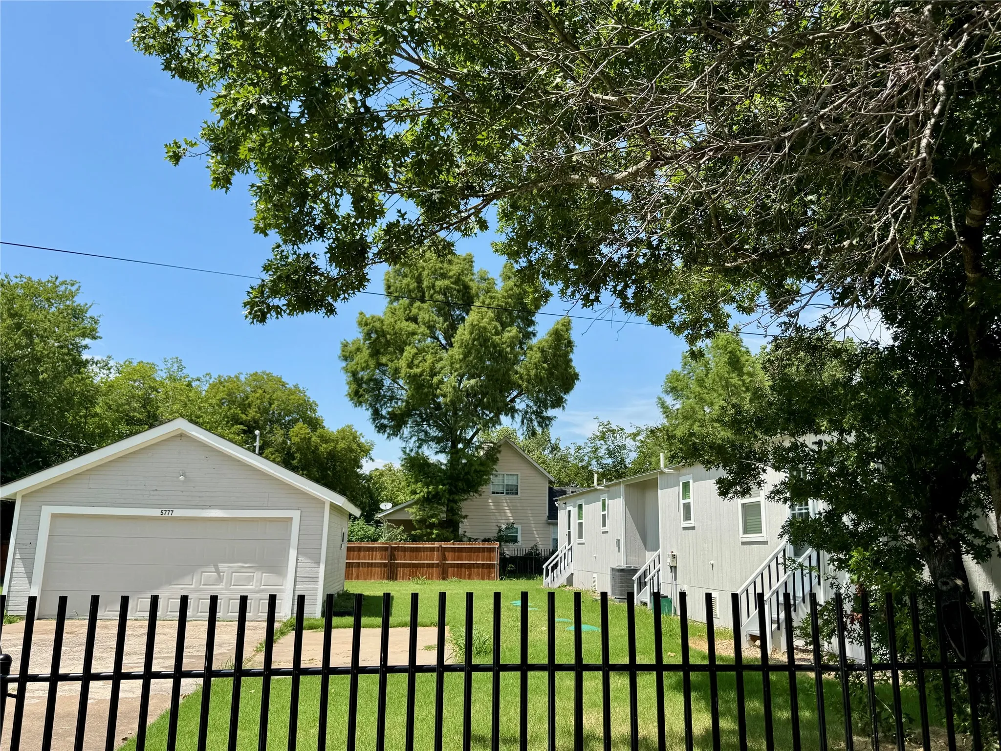 View of front of home featuring a detached garage and an outbuilding