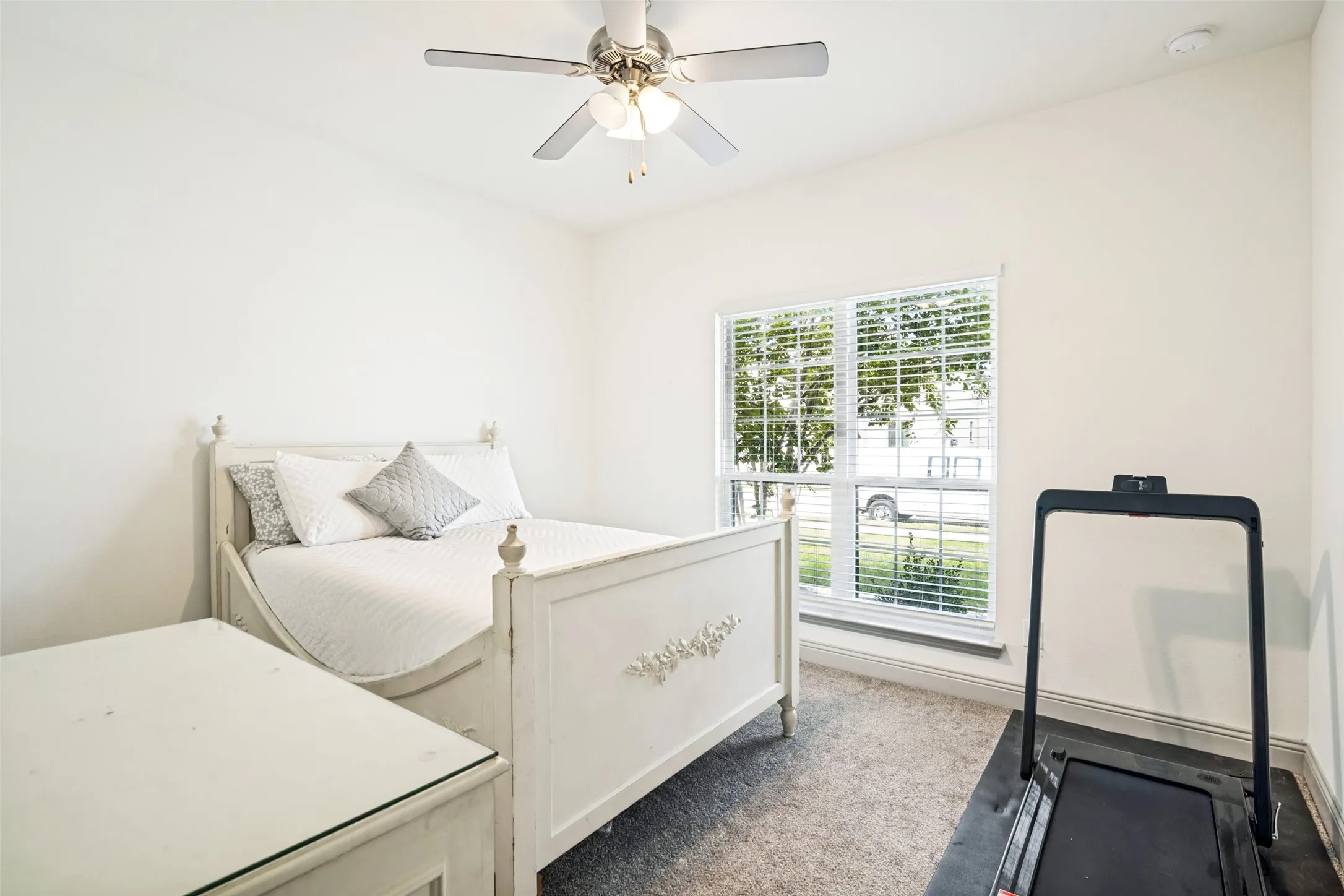 Single Family Residence For Sale in Collin County , 320 Community Drive, Lavon, Texas 75166, 4 Bedroom, 3 Bathroom, 2 Garage spaces, 2,297 Sqft, built in 2022, mls#21388034, Real Estate Agent in Lavon, Homes For Sale in Collin county, Homes For Sale in Lavon, Realtor in Lavon Texas, Real Estate Brokerage Independent Realty Texas, Luminita Cordes Realtor