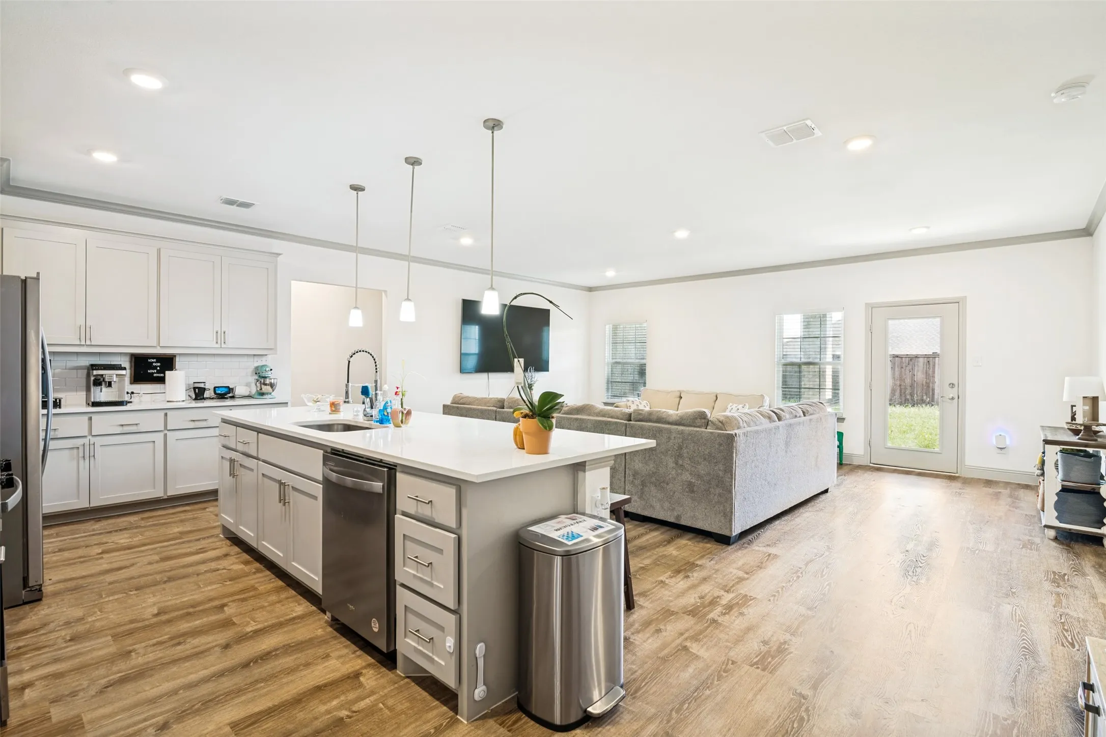 Single Family Residence For Sale in Collin County , 320 Community Drive, Lavon, Texas 75166, 4 Bedroom, 3 Bathroom, 2 Garage spaces, 2,297 Sqft, built in 2022, mls#21388034, Real Estate Agent in Lavon, Homes For Sale in Collin county, Homes For Sale in Lavon, Realtor in Lavon Texas, Real Estate Brokerage Independent Realty Texas, Luminita Cordes Realtor