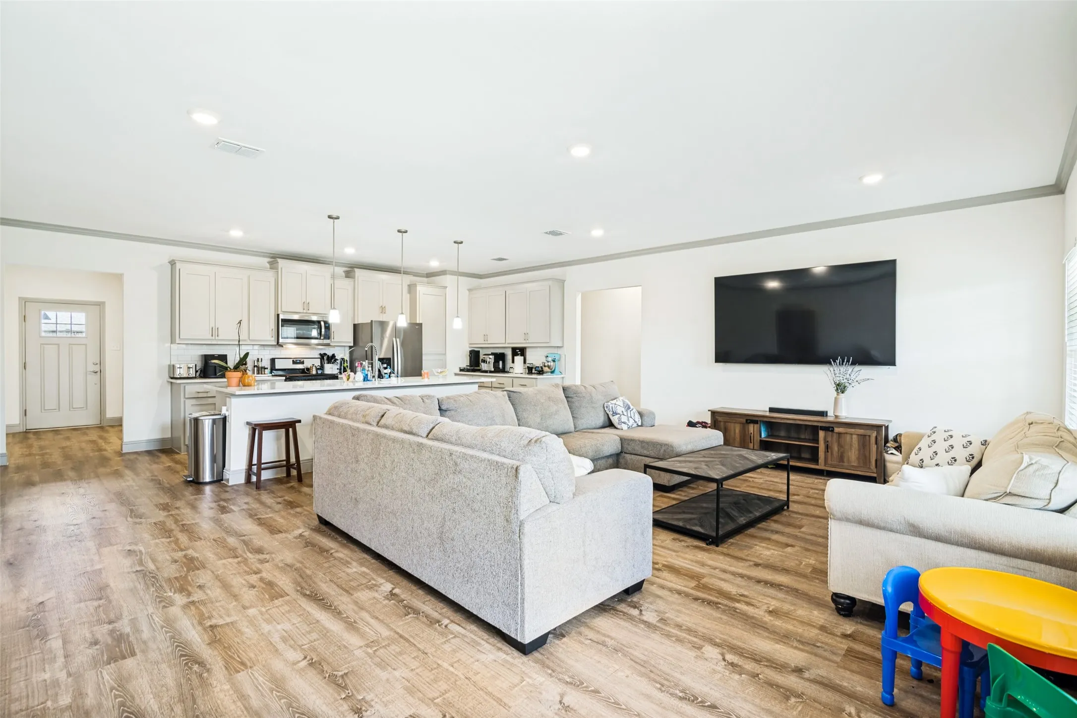 Single Family Residence For Sale in Collin County , 320 Community Drive, Lavon, Texas 75166, 4 Bedroom, 3 Bathroom, 2 Garage spaces, 2,297 Sqft, built in 2022, mls#21388034, Real Estate Agent in Lavon, Homes For Sale in Collin county, Homes For Sale in Lavon, Realtor in Lavon Texas, Real Estate Brokerage Independent Realty Texas, Luminita Cordes Realtor