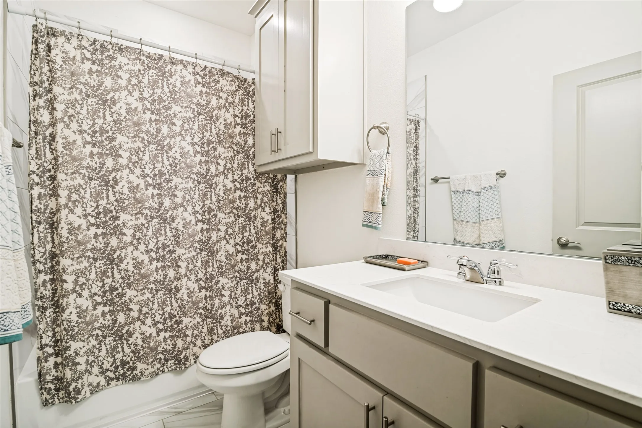 Single Family Residence For Sale in Collin County , 320 Community Drive, Lavon, Texas 75166, 4 Bedroom, 3 Bathroom, 2 Garage spaces, 2,297 Sqft, built in 2022, mls#21388034, Real Estate Agent in Lavon, Homes For Sale in Collin county, Homes For Sale in Lavon, Realtor in Lavon Texas, Real Estate Brokerage Independent Realty Texas, Luminita Cordes Realtor