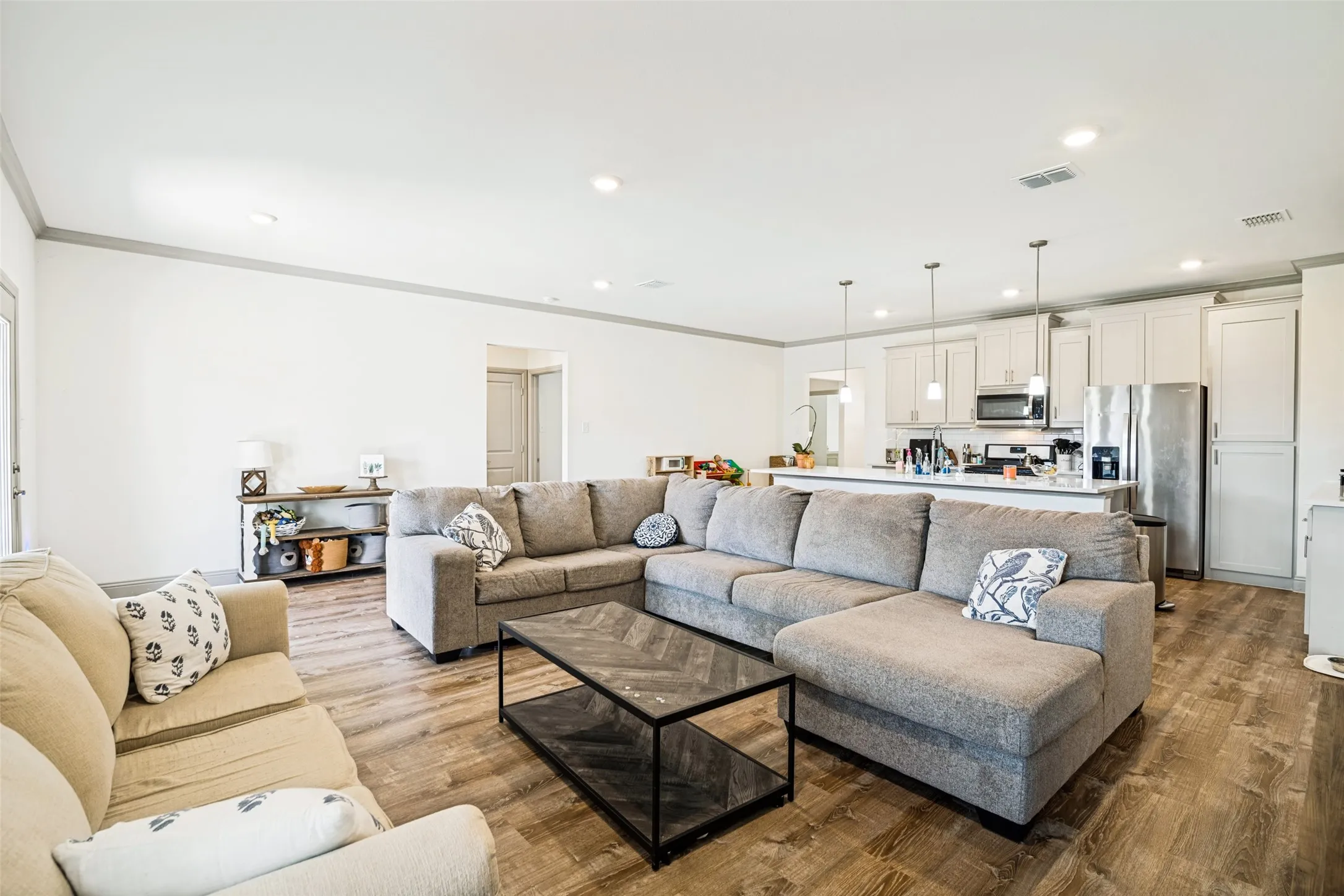 Single Family Residence For Sale in Collin County , 320 Community Drive, Lavon, Texas 75166, 4 Bedroom, 3 Bathroom, 2 Garage spaces, 2,297 Sqft, built in 2022, mls#21388034, Real Estate Agent in Lavon, Homes For Sale in Collin county, Homes For Sale in Lavon, Realtor in Lavon Texas, Real Estate Brokerage Independent Realty Texas, Luminita Cordes Realtor