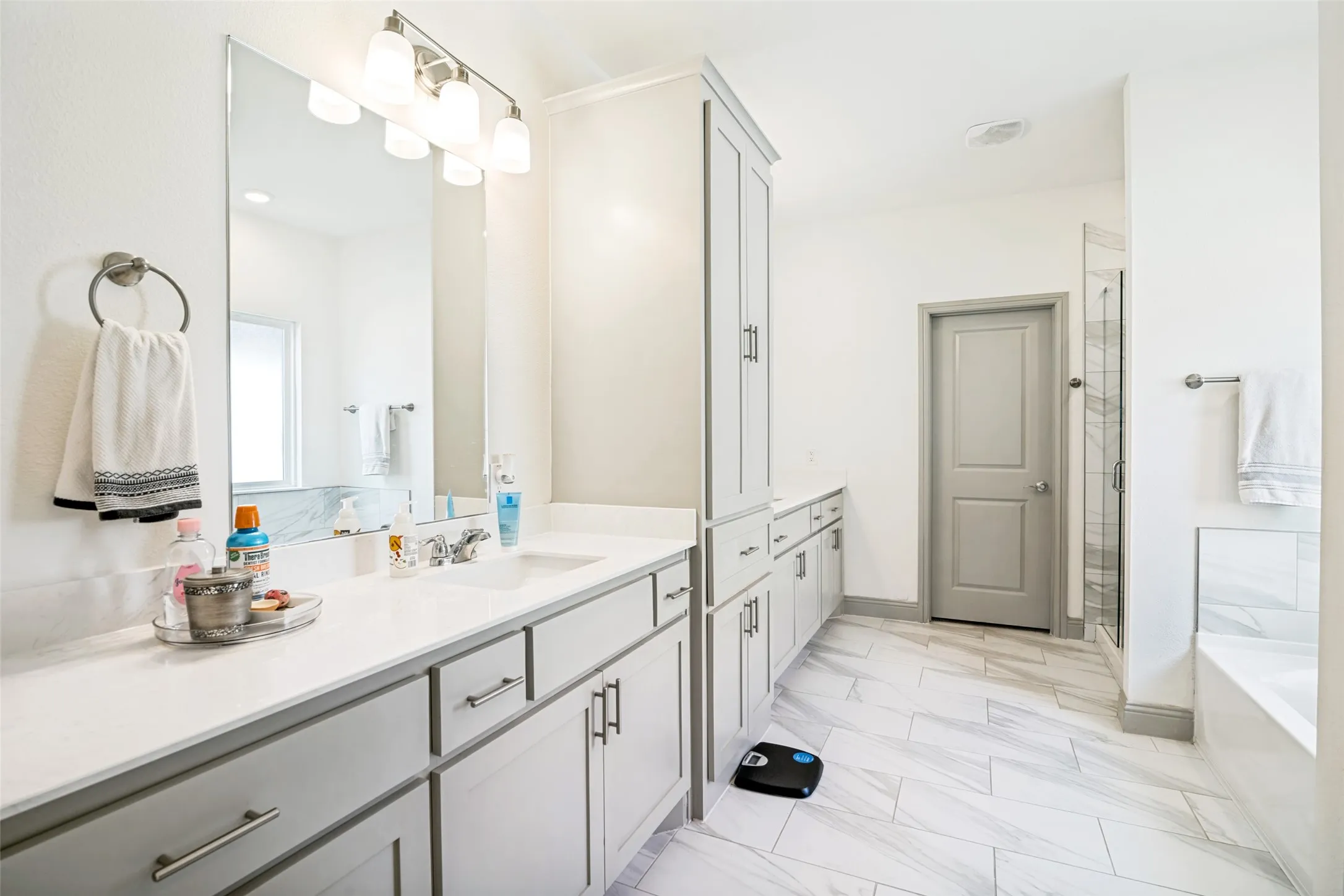 Single Family Residence For Sale in Collin County , 320 Community Drive, Lavon, Texas 75166, 4 Bedroom, 3 Bathroom, 2 Garage spaces, 2,297 Sqft, built in 2022, mls#21388034, Real Estate Agent in Lavon, Homes For Sale in Collin county, Homes For Sale in Lavon, Realtor in Lavon Texas, Real Estate Brokerage Independent Realty Texas, Luminita Cordes Realtor