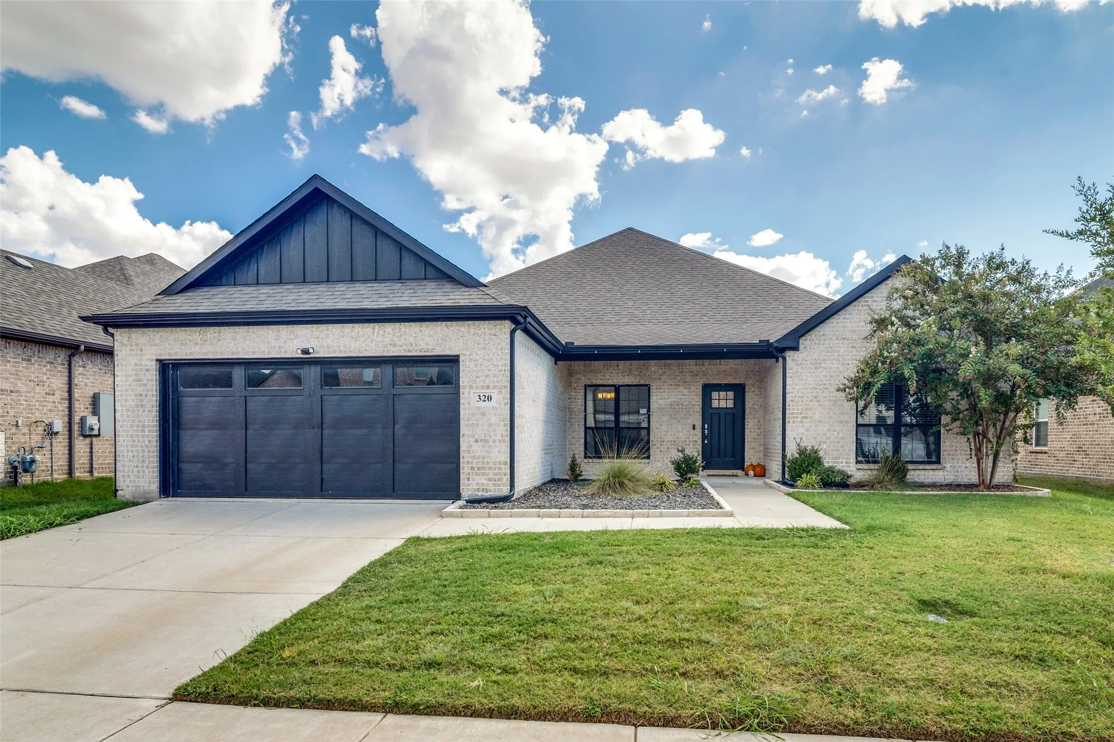 Single Family Residence For Sale in Collin County , 320 Community Drive, Lavon, Texas 75166, 4 Bedroom, 3 Bathroom, 2 Garage spaces, 2,297 Sqft, built in 2022, mls#21388034, Real Estate Agent in Lavon, Homes For Sale in Collin county, Homes For Sale in Lavon, Realtor in Lavon Texas, Real Estate Brokerage Independent Realty Texas, Luminita Cordes Realtor