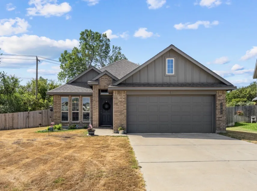 Single Family Residence For Sale in Mc Lennan County , 3905 S Fork Ranch Road, Waco, Texas 76705, 3 Bedroom, 2 Bathroom, 2 Garage spaces, 1,374 Sqft, built in 2020, mls#21388841, Real Estate Agent in Waco, Homes For Sale in Mc Lennan county, Homes For Sale in Waco, Realtor in Waco Texas, Real Estate Brokerage Independent Realty Texas, Luminita Cordes Realtor
