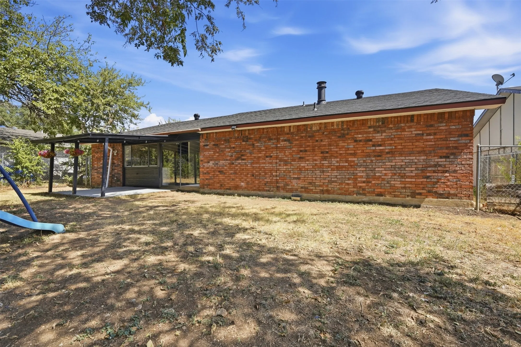 Single Family Residence For Sale in Tarrant County , 7212 Timber Trail, Fort Worth, Texas 76134, 3 Bedroom, 2 Bathroom, 2 Garage spaces, 1,708 Sqft, built in 1978, mls#21371119, Real Estate Agent in Fort Worth, Homes For Sale in Tarrant county, Homes For Sale in Fort Worth, Realtor in Fort Worth Texas, Real Estate Brokerage Independent Realty Texas, Luminita Cordes Realtor