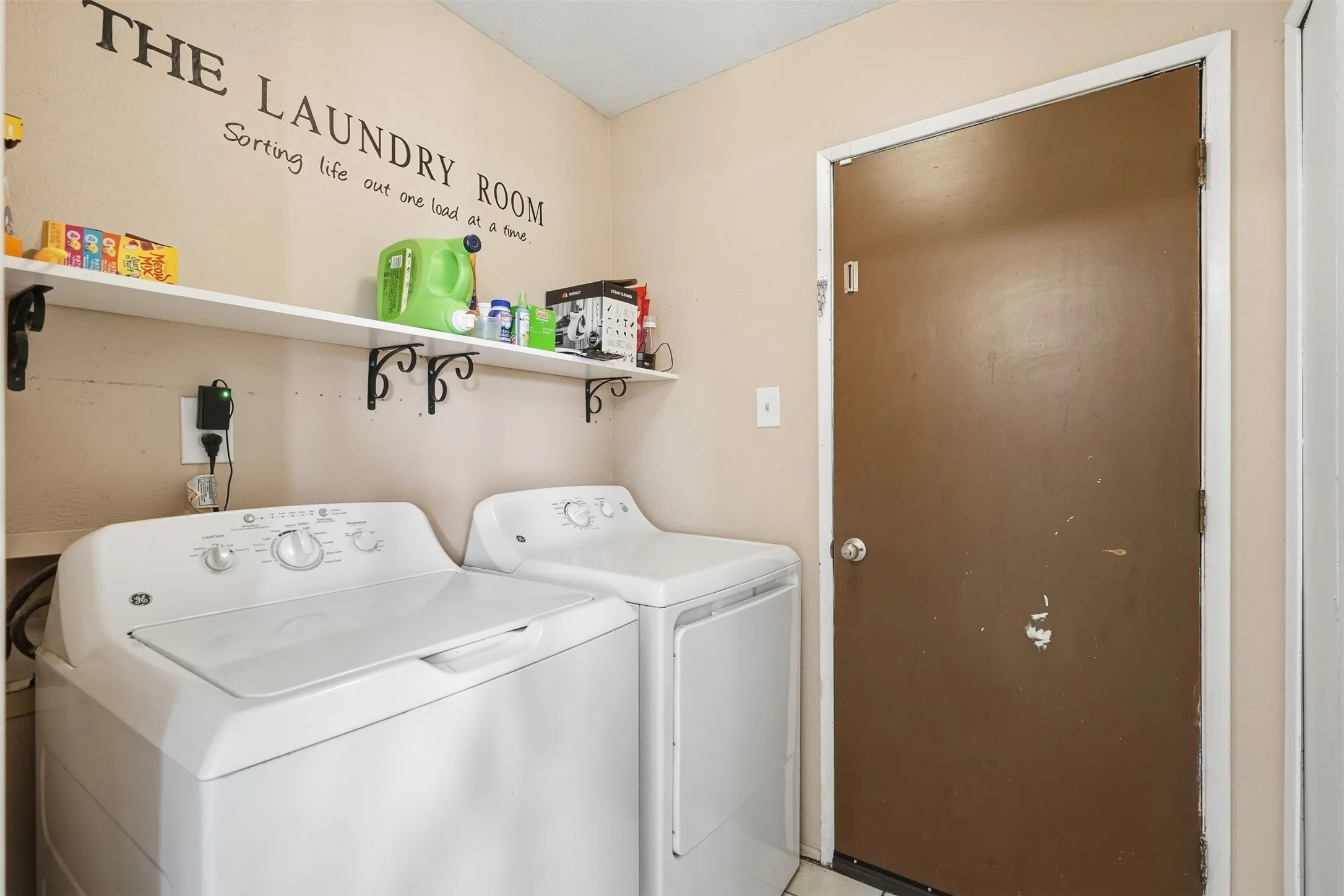 Single Family Residence For Sale in Tarrant County , 7212 Timber Trail, Fort Worth, Texas 76134, 3 Bedroom, 2 Bathroom, 2 Garage spaces, 1,708 Sqft, built in 1978, mls#21371119, Real Estate Agent in Fort Worth, Homes For Sale in Tarrant county, Homes For Sale in Fort Worth, Realtor in Fort Worth Texas, Real Estate Brokerage Independent Realty Texas, Luminita Cordes Realtor