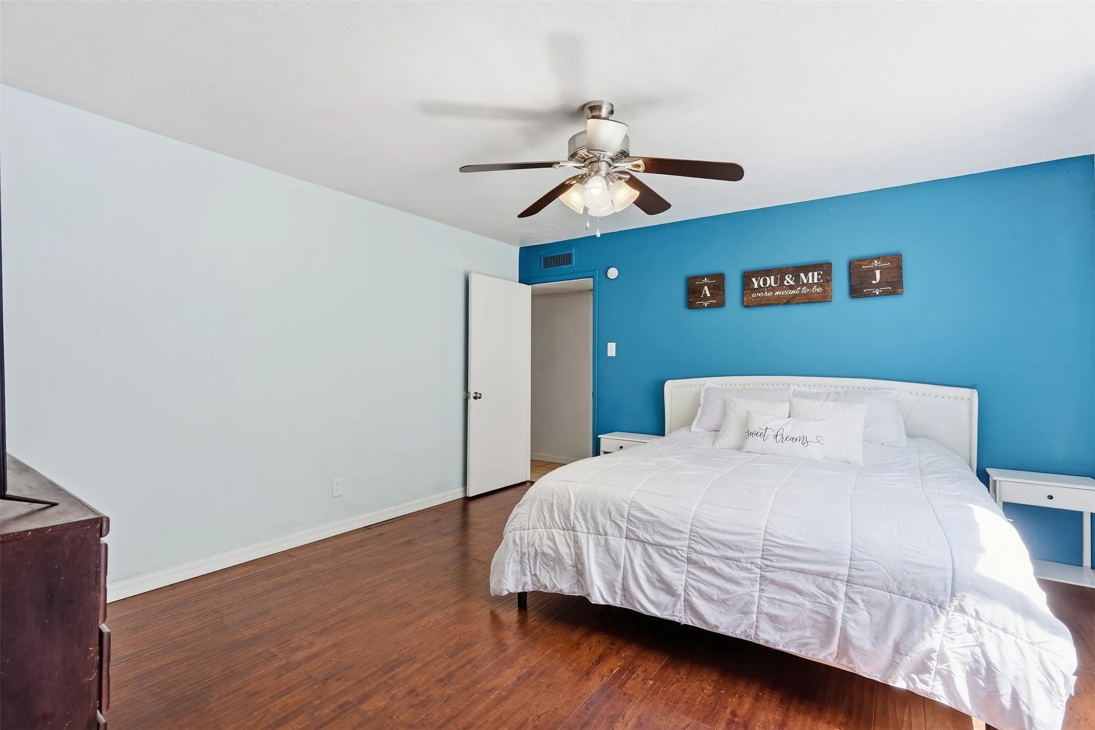 Single Family Residence For Sale in Tarrant County , 7212 Timber Trail, Fort Worth, Texas 76134, 3 Bedroom, 2 Bathroom, 2 Garage spaces, 1,708 Sqft, built in 1978, mls#21371119, Real Estate Agent in Fort Worth, Homes For Sale in Tarrant county, Homes For Sale in Fort Worth, Realtor in Fort Worth Texas, Real Estate Brokerage Independent Realty Texas, Luminita Cordes Realtor