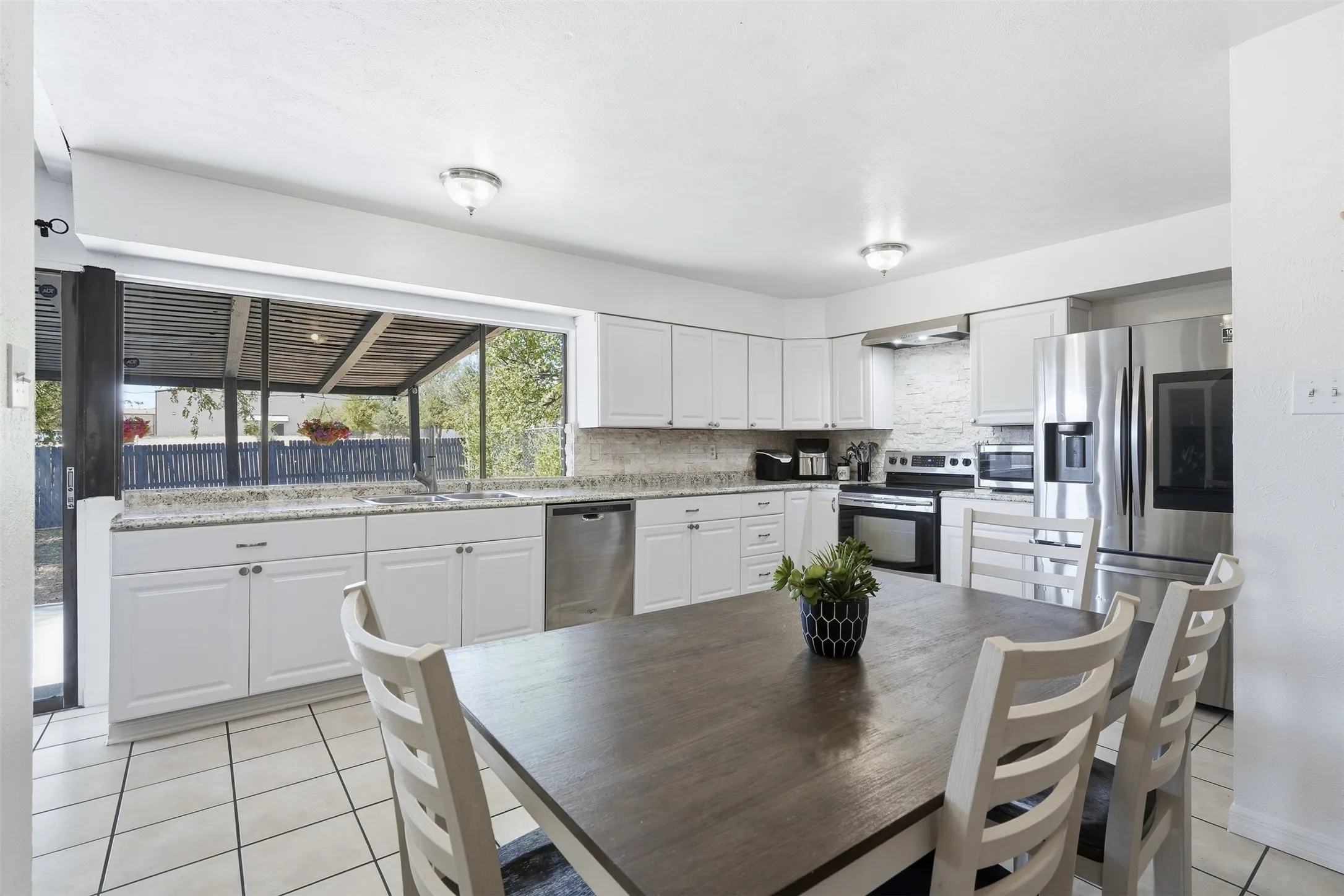 Single Family Residence For Sale in Tarrant County , 7212 Timber Trail, Fort Worth, Texas 76134, 3 Bedroom, 2 Bathroom, 2 Garage spaces, 1,708 Sqft, built in 1978, mls#21371119, Real Estate Agent in Fort Worth, Homes For Sale in Tarrant county, Homes For Sale in Fort Worth, Realtor in Fort Worth Texas, Real Estate Brokerage Independent Realty Texas, Luminita Cordes Realtor