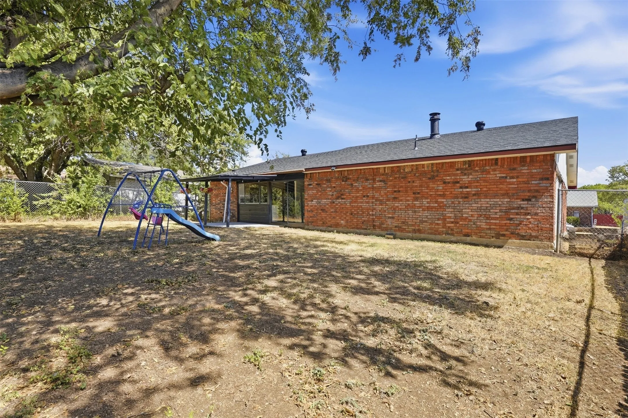 Single Family Residence For Sale in Tarrant County , 7212 Timber Trail, Fort Worth, Texas 76134, 3 Bedroom, 2 Bathroom, 2 Garage spaces, 1,708 Sqft, built in 1978, mls#21371119, Real Estate Agent in Fort Worth, Homes For Sale in Tarrant county, Homes For Sale in Fort Worth, Realtor in Fort Worth Texas, Real Estate Brokerage Independent Realty Texas, Luminita Cordes Realtor