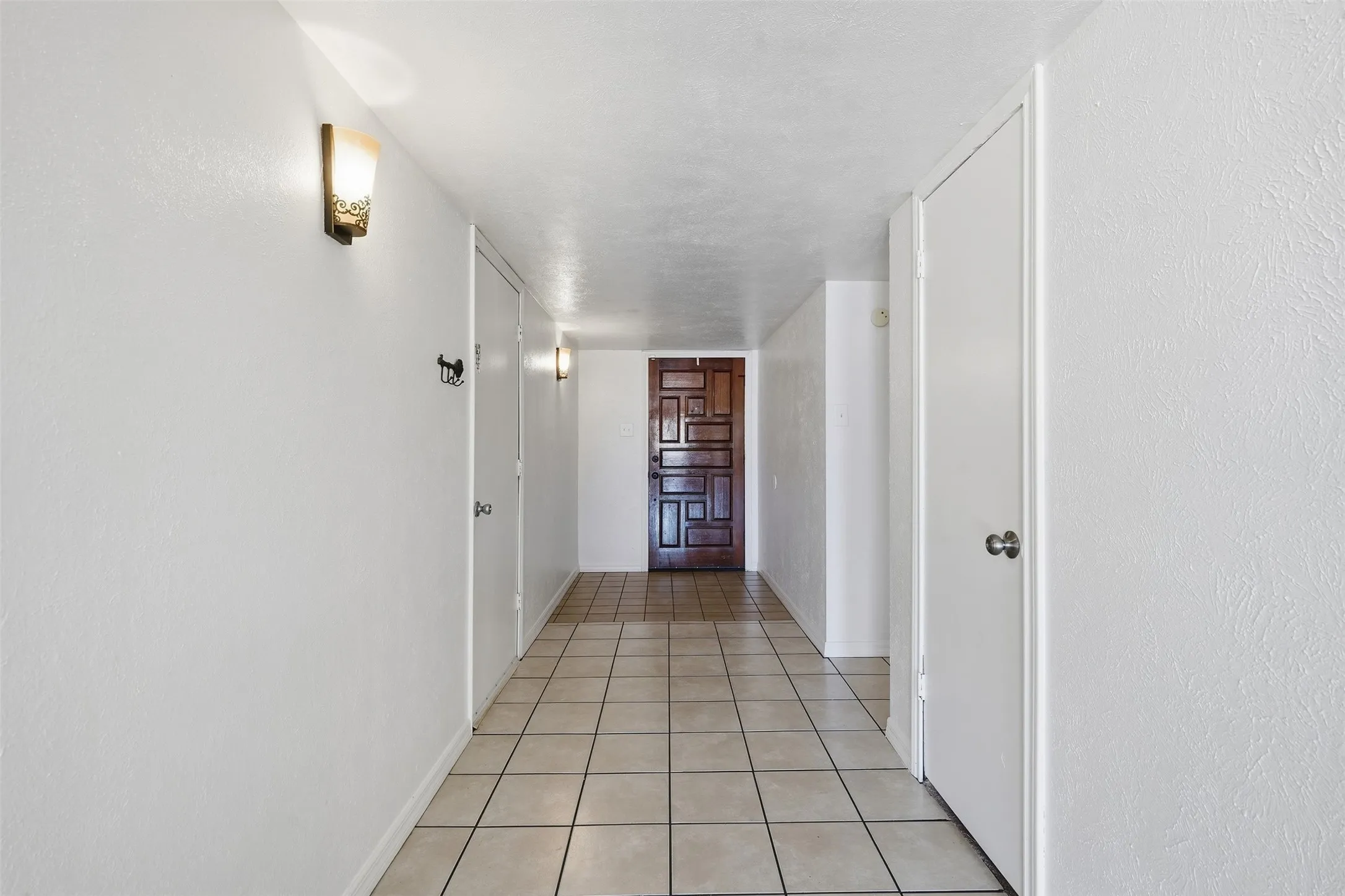 Single Family Residence For Sale in Tarrant County , 7212 Timber Trail, Fort Worth, Texas 76134, 3 Bedroom, 2 Bathroom, 2 Garage spaces, 1,708 Sqft, built in 1978, mls#21371119, Real Estate Agent in Fort Worth, Homes For Sale in Tarrant county, Homes For Sale in Fort Worth, Realtor in Fort Worth Texas, Real Estate Brokerage Independent Realty Texas, Luminita Cordes Realtor