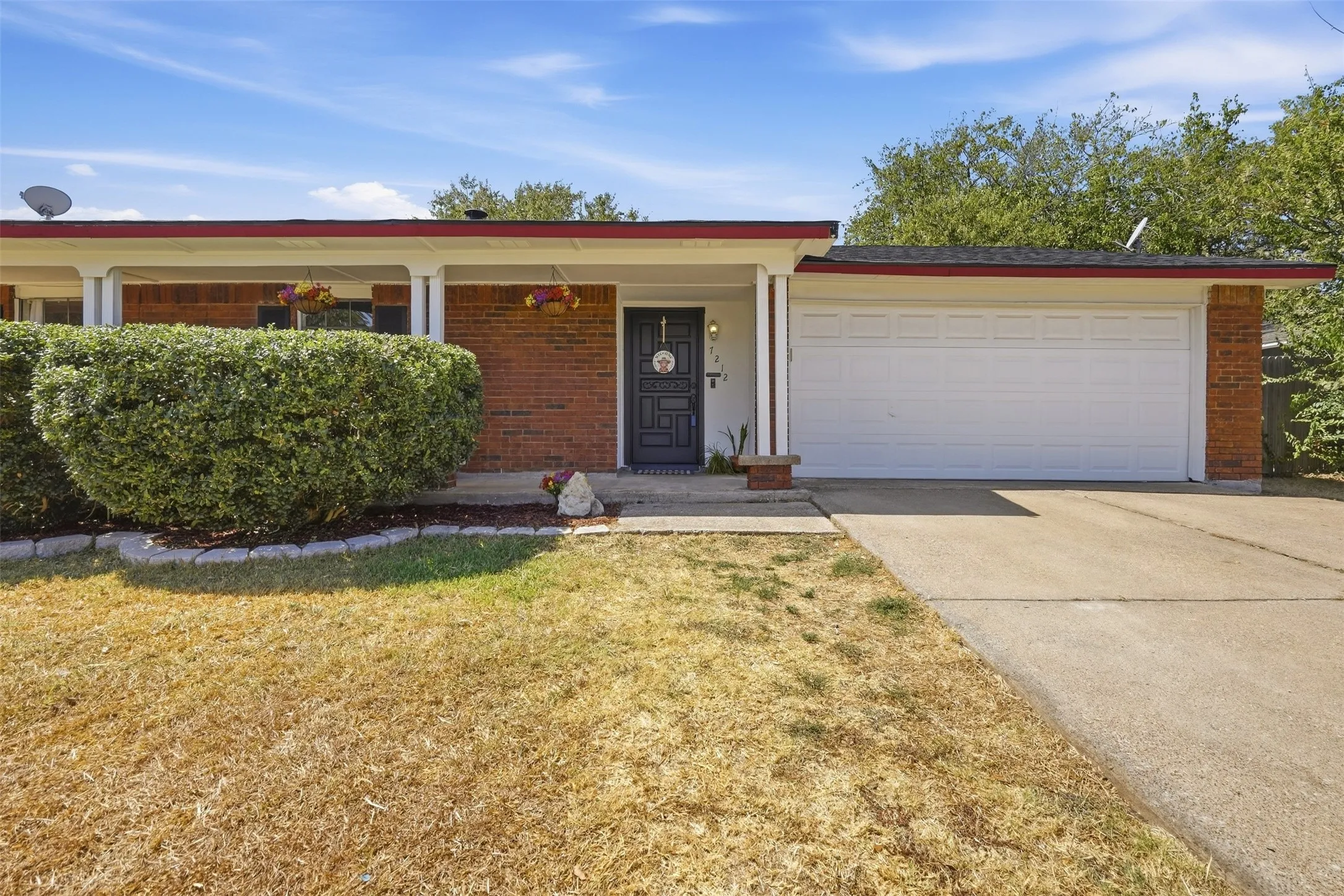 Single Family Residence For Sale in Tarrant County , 7212 Timber Trail, Fort Worth, Texas 76134, 3 Bedroom, 2 Bathroom, 2 Garage spaces, 1,708 Sqft, built in 1978, mls#21371119, Real Estate Agent in Fort Worth, Homes For Sale in Tarrant county, Homes For Sale in Fort Worth, Realtor in Fort Worth Texas, Real Estate Brokerage Independent Realty Texas, Luminita Cordes Realtor