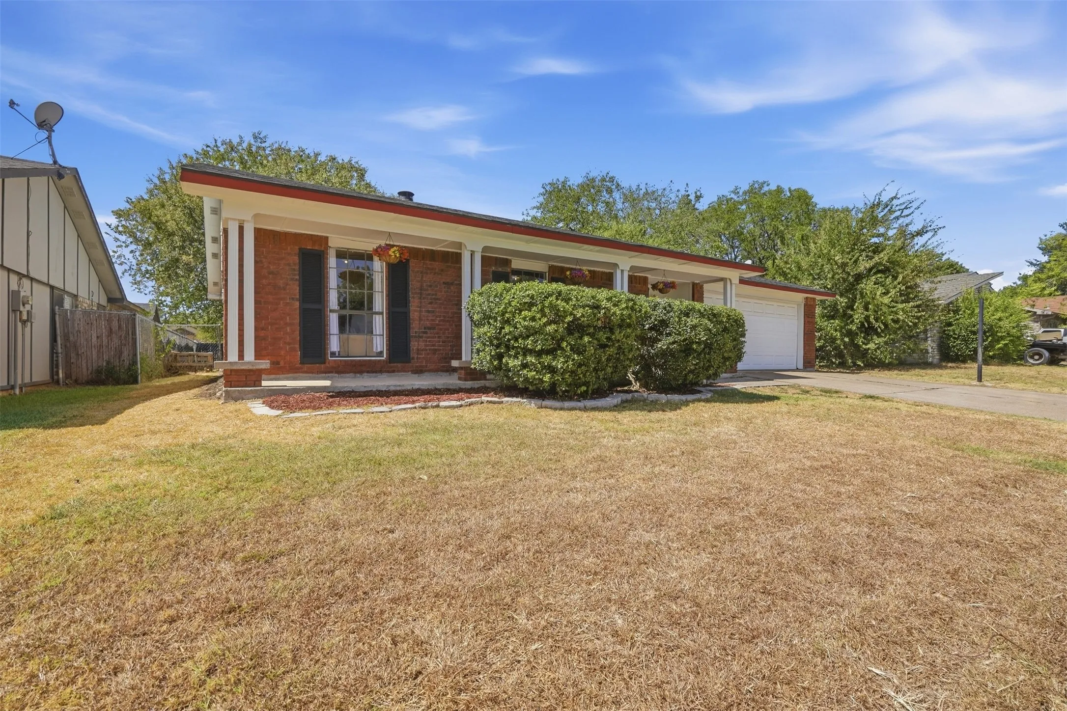 Single Family Residence For Sale in Tarrant County , 7212 Timber Trail, Fort Worth, Texas 76134, 3 Bedroom, 2 Bathroom, 2 Garage spaces, 1,708 Sqft, built in 1978, mls#21371119, Real Estate Agent in Fort Worth, Homes For Sale in Tarrant county, Homes For Sale in Fort Worth, Realtor in Fort Worth Texas, Real Estate Brokerage Independent Realty Texas, Luminita Cordes Realtor