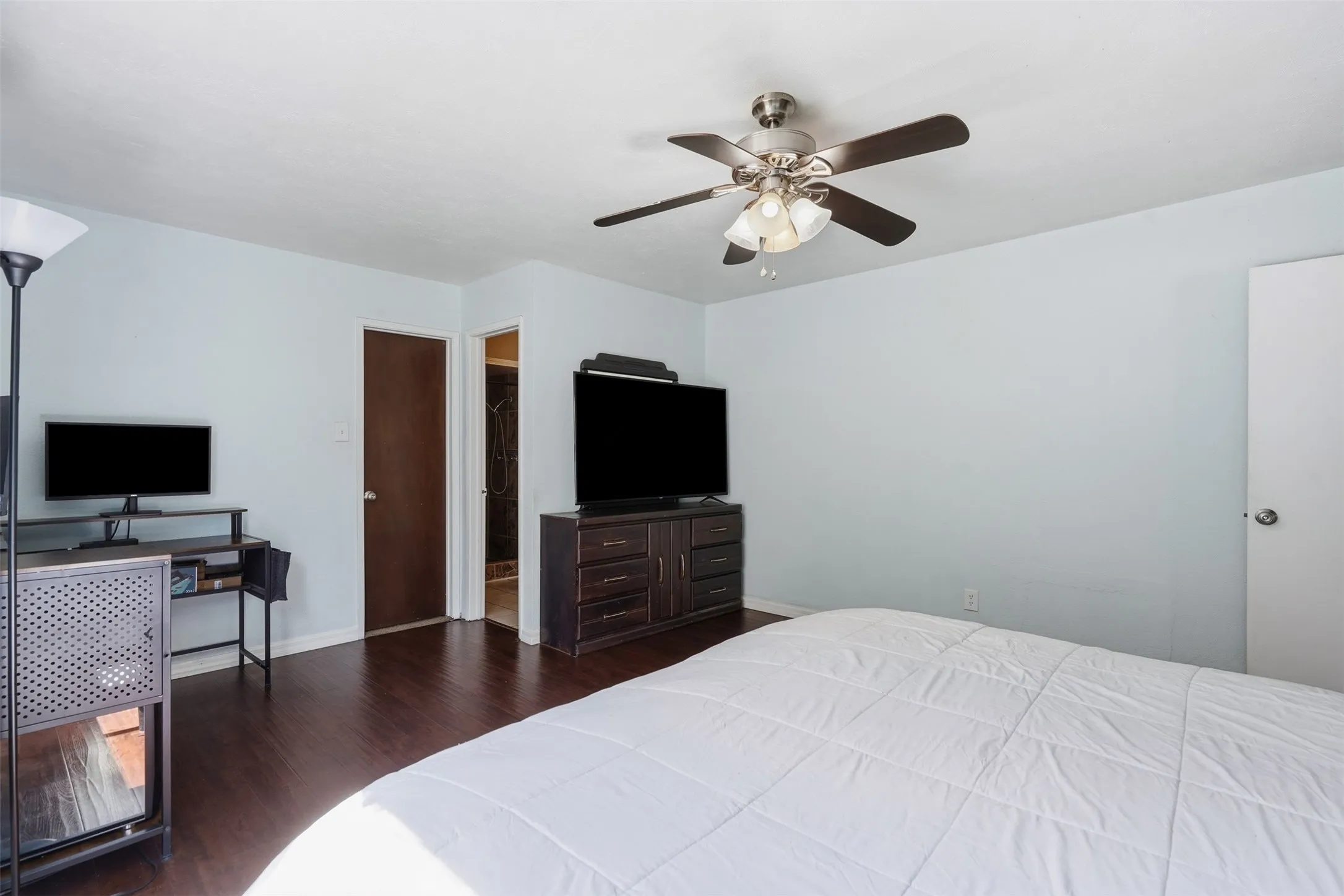 Single Family Residence For Sale in Tarrant County , 7212 Timber Trail, Fort Worth, Texas 76134, 3 Bedroom, 2 Bathroom, 2 Garage spaces, 1,708 Sqft, built in 1978, mls#21371119, Real Estate Agent in Fort Worth, Homes For Sale in Tarrant county, Homes For Sale in Fort Worth, Realtor in Fort Worth Texas, Real Estate Brokerage Independent Realty Texas, Luminita Cordes Realtor