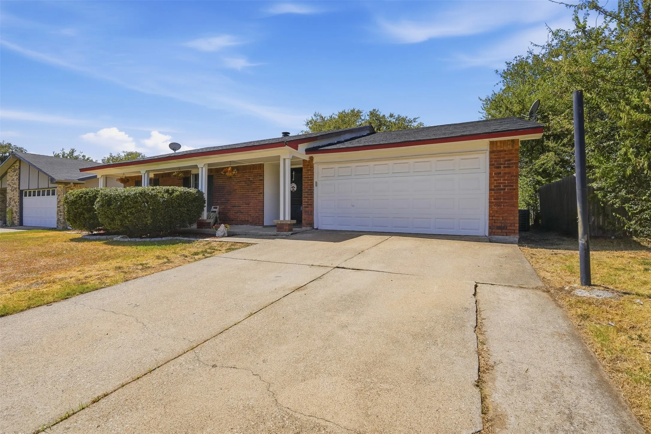 Single Family Residence For Sale in Tarrant County , 7212 Timber Trail, Fort Worth, Texas 76134, 3 Bedroom, 2 Bathroom, 2 Garage spaces, 1,708 Sqft, built in 1978, mls#21371119, Real Estate Agent in Fort Worth, Homes For Sale in Tarrant county, Homes For Sale in Fort Worth, Realtor in Fort Worth Texas, Real Estate Brokerage Independent Realty Texas, Luminita Cordes Realtor