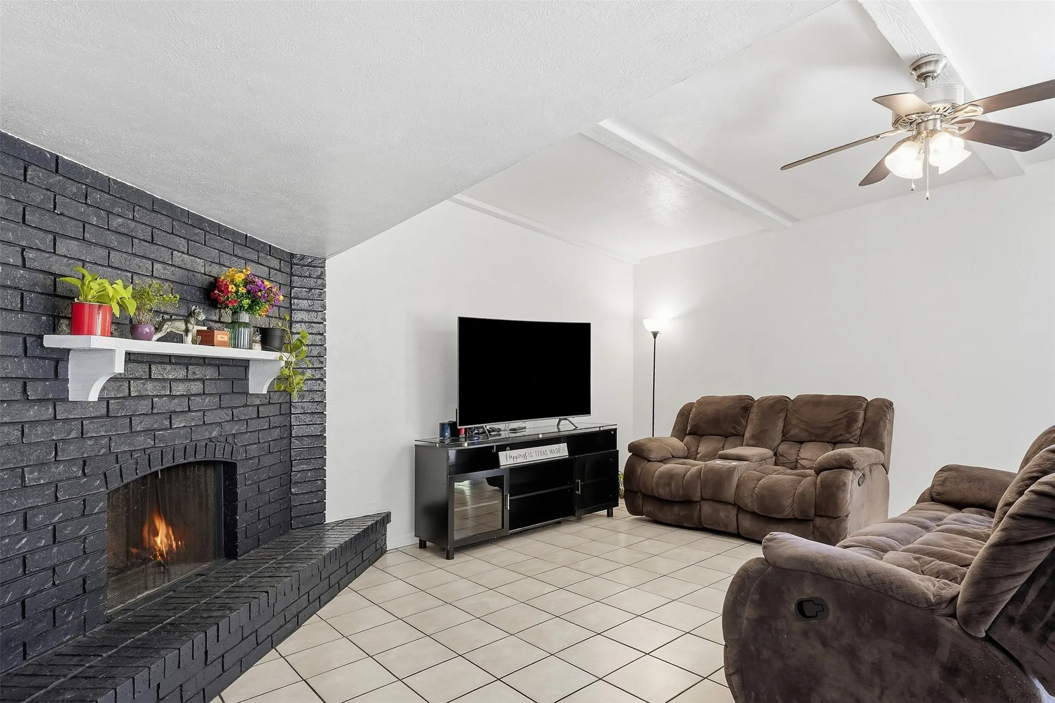 Single Family Residence For Sale in Tarrant County , 7212 Timber Trail, Fort Worth, Texas 76134, 3 Bedroom, 2 Bathroom, 2 Garage spaces, 1,708 Sqft, built in 1978, mls#21371119, Real Estate Agent in Fort Worth, Homes For Sale in Tarrant county, Homes For Sale in Fort Worth, Realtor in Fort Worth Texas, Real Estate Brokerage Independent Realty Texas, Luminita Cordes Realtor