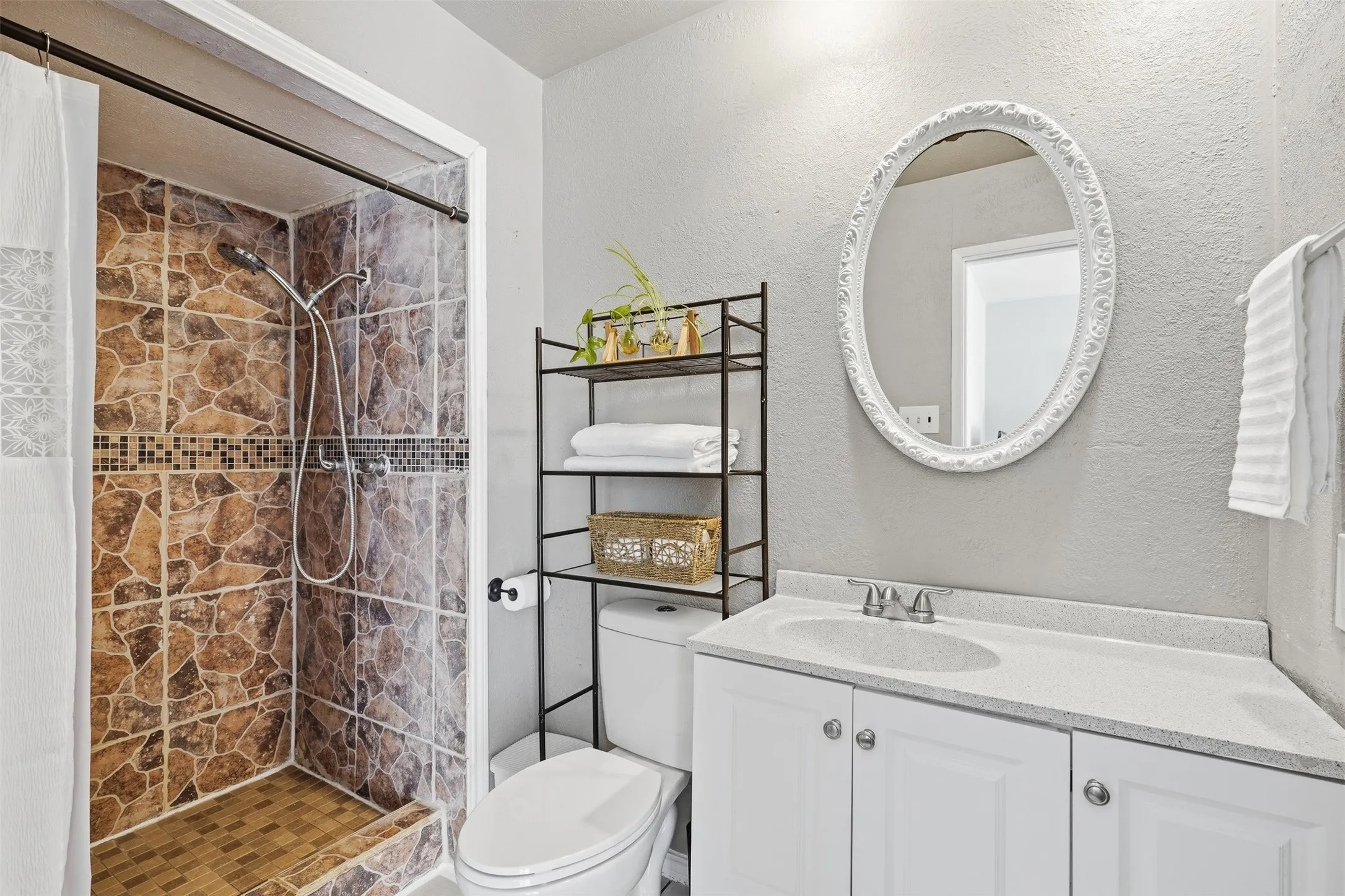 Single Family Residence For Sale in Tarrant County , 7212 Timber Trail, Fort Worth, Texas 76134, 3 Bedroom, 2 Bathroom, 2 Garage spaces, 1,708 Sqft, built in 1978, mls#21371119, Real Estate Agent in Fort Worth, Homes For Sale in Tarrant county, Homes For Sale in Fort Worth, Realtor in Fort Worth Texas, Real Estate Brokerage Independent Realty Texas, Luminita Cordes Realtor