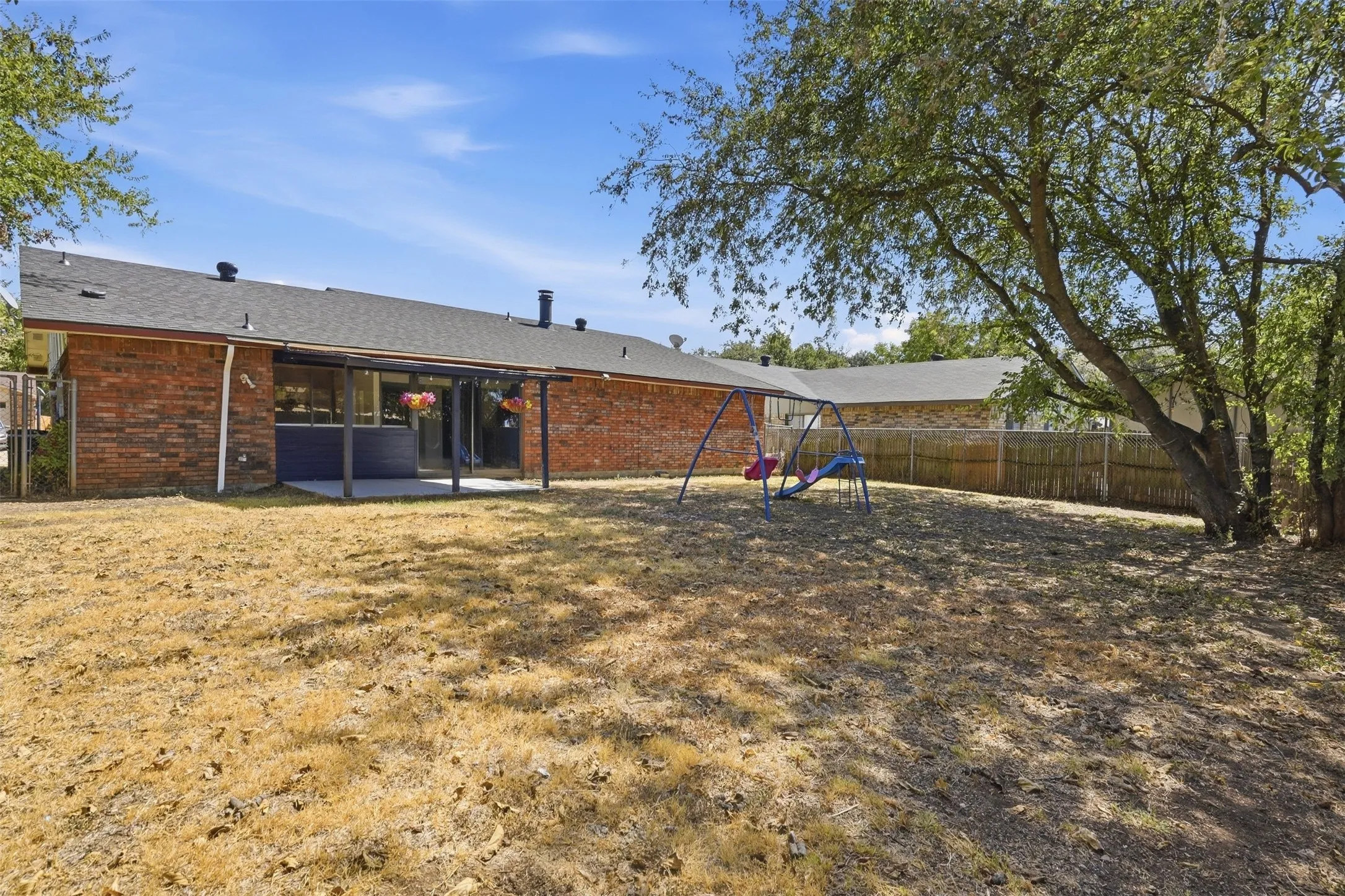 Single Family Residence For Sale in Tarrant County , 7212 Timber Trail, Fort Worth, Texas 76134, 3 Bedroom, 2 Bathroom, 2 Garage spaces, 1,708 Sqft, built in 1978, mls#21371119, Real Estate Agent in Fort Worth, Homes For Sale in Tarrant county, Homes For Sale in Fort Worth, Realtor in Fort Worth Texas, Real Estate Brokerage Independent Realty Texas, Luminita Cordes Realtor