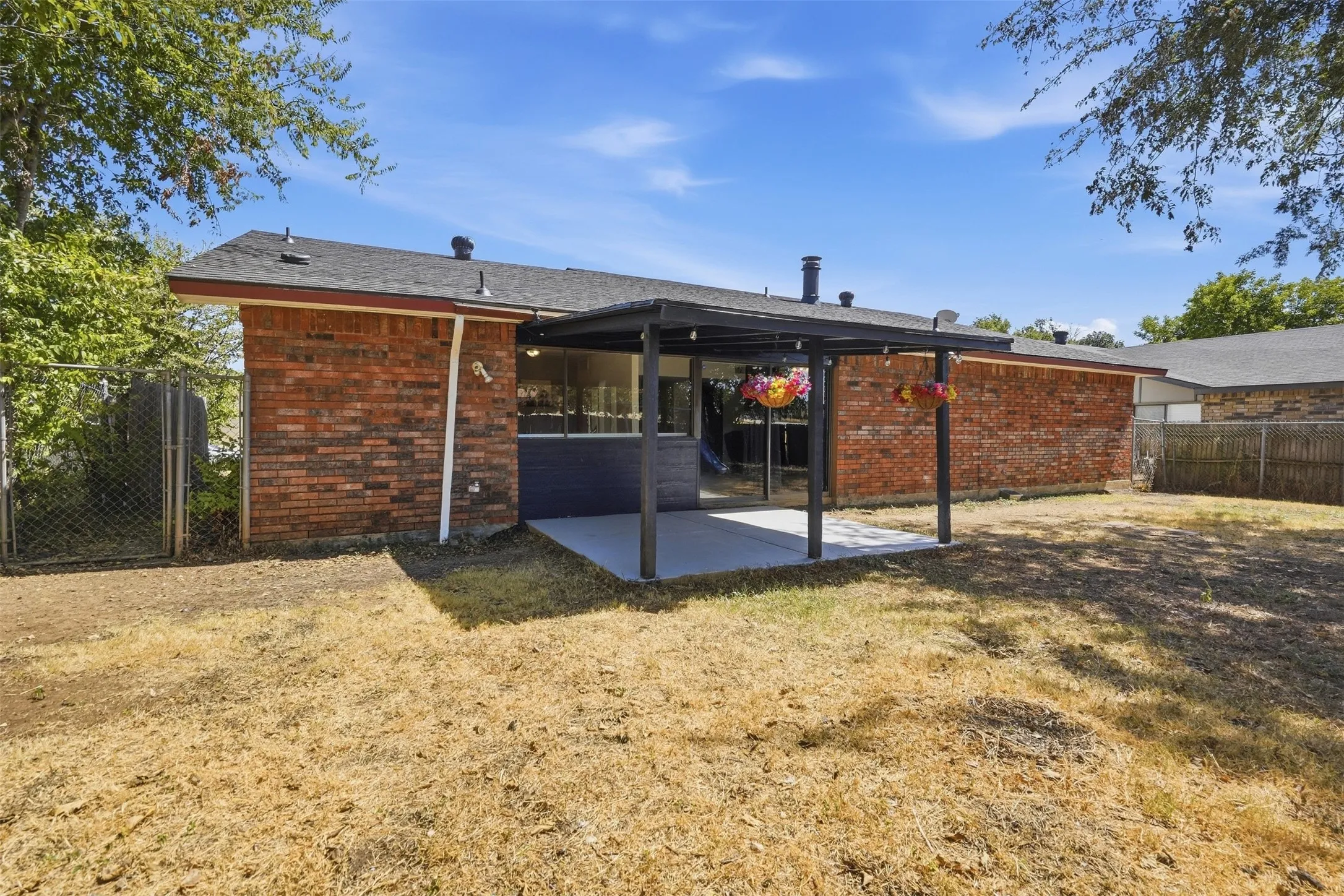 Single Family Residence For Sale in Tarrant County , 7212 Timber Trail, Fort Worth, Texas 76134, 3 Bedroom, 2 Bathroom, 2 Garage spaces, 1,708 Sqft, built in 1978, mls#21371119, Real Estate Agent in Fort Worth, Homes For Sale in Tarrant county, Homes For Sale in Fort Worth, Realtor in Fort Worth Texas, Real Estate Brokerage Independent Realty Texas, Luminita Cordes Realtor