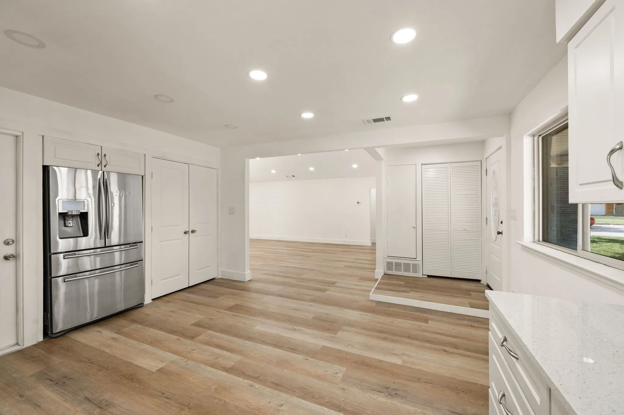 Single Family Residence For Sale in Dallas County , 1216 Briarcove Drive, Richardson, Texas 75081, 3 Bedroom, 2 Bathroom, 2 Garage spaces, 1,745 Sqft, built in 1967, mls#21378706, Real Estate Agent in Richardson, Homes For Sale in Dallas county, Homes For Sale in Richardson, Realtor in Richardson Texas, Real Estate Brokerage Independent Realty Texas, Luminita Cordes Realtor