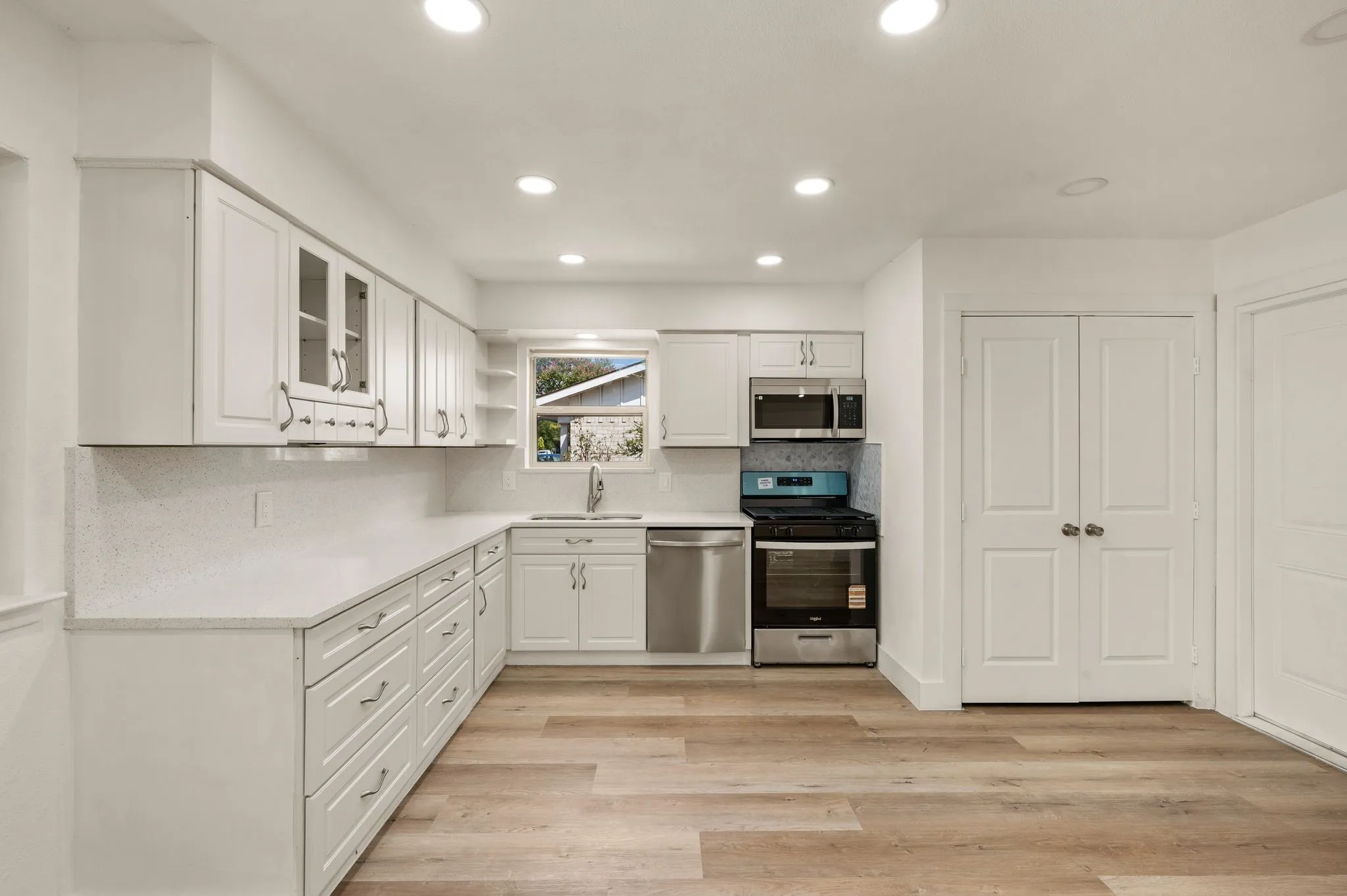 Single Family Residence For Sale in Dallas County , 1216 Briarcove Drive, Richardson, Texas 75081, 3 Bedroom, 2 Bathroom, 2 Garage spaces, 1,745 Sqft, built in 1967, mls#21378706, Real Estate Agent in Richardson, Homes For Sale in Dallas county, Homes For Sale in Richardson, Realtor in Richardson Texas, Real Estate Brokerage Independent Realty Texas, Luminita Cordes Realtor