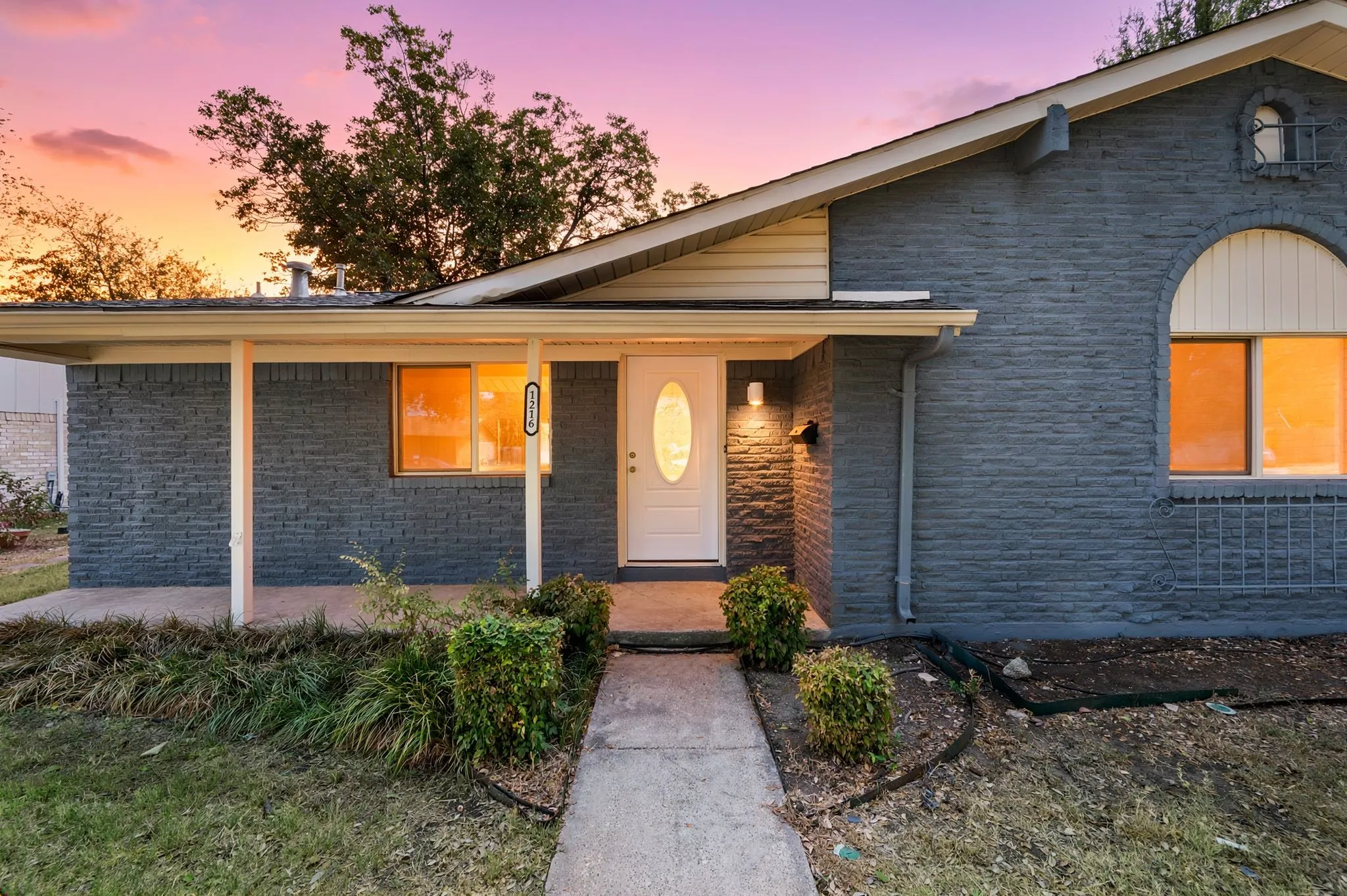 Single Family Residence For Sale in Dallas County , 1216 Briarcove Drive, Richardson, Texas 75081, 3 Bedroom, 2 Bathroom, 2 Garage spaces, 1,745 Sqft, built in 1967, mls#21378706, Real Estate Agent in Richardson, Homes For Sale in Dallas county, Homes For Sale in Richardson, Realtor in Richardson Texas, Real Estate Brokerage Independent Realty Texas, Luminita Cordes Realtor