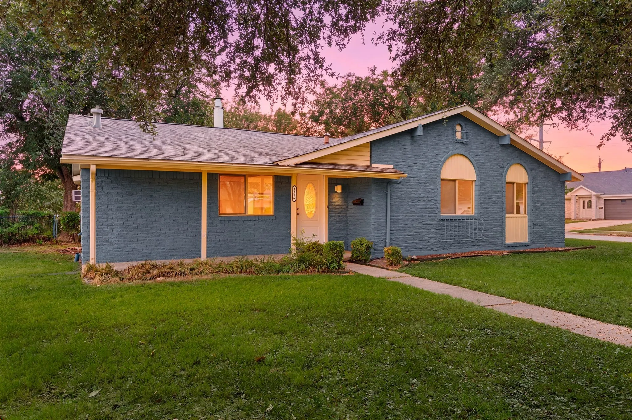 Single Family Residence For Sale in Dallas County , 1216 Briarcove Drive, Richardson, Texas 75081, 3 Bedroom, 2 Bathroom, 2 Garage spaces, 1,745 Sqft, built in 1967, mls#21378706, Real Estate Agent in Richardson, Homes For Sale in Dallas county, Homes For Sale in Richardson, Realtor in Richardson Texas, Real Estate Brokerage Independent Realty Texas, Luminita Cordes Realtor