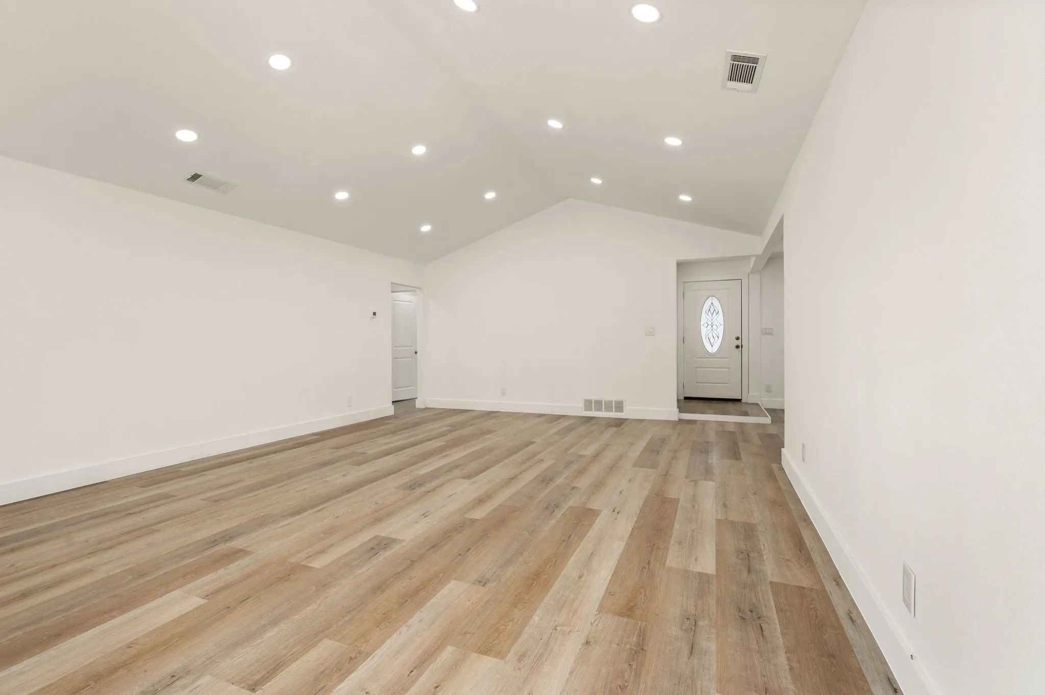 Single Family Residence For Sale in Dallas County , 1216 Briarcove Drive, Richardson, Texas 75081, 3 Bedroom, 2 Bathroom, 2 Garage spaces, 1,745 Sqft, built in 1967, mls#21378706, Real Estate Agent in Richardson, Homes For Sale in Dallas county, Homes For Sale in Richardson, Realtor in Richardson Texas, Real Estate Brokerage Independent Realty Texas, Luminita Cordes Realtor
