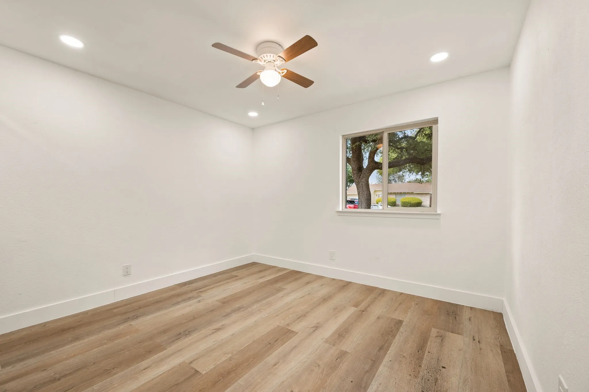 Single Family Residence For Sale in Dallas County , 1216 Briarcove Drive, Richardson, Texas 75081, 3 Bedroom, 2 Bathroom, 2 Garage spaces, 1,745 Sqft, built in 1967, mls#21378706, Real Estate Agent in Richardson, Homes For Sale in Dallas county, Homes For Sale in Richardson, Realtor in Richardson Texas, Real Estate Brokerage Independent Realty Texas, Luminita Cordes Realtor