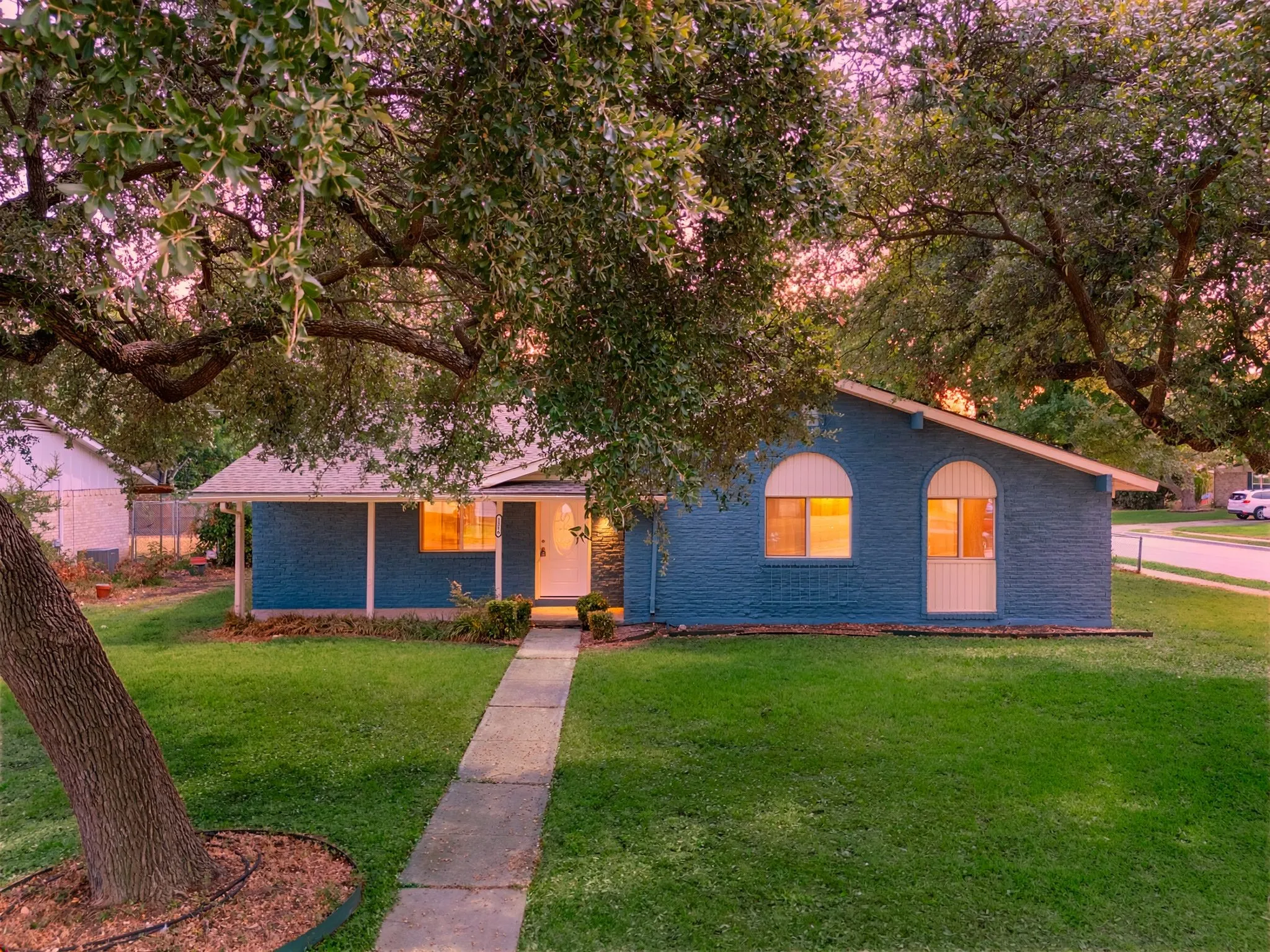 Single Family Residence For Sale in Dallas County , 1216 Briarcove Drive, Richardson, Texas 75081, 3 Bedroom, 2 Bathroom, 2 Garage spaces, 1,745 Sqft, built in 1967, mls#21378706, Real Estate Agent in Richardson, Homes For Sale in Dallas county, Homes For Sale in Richardson, Realtor in Richardson Texas, Real Estate Brokerage Independent Realty Texas, Luminita Cordes Realtor