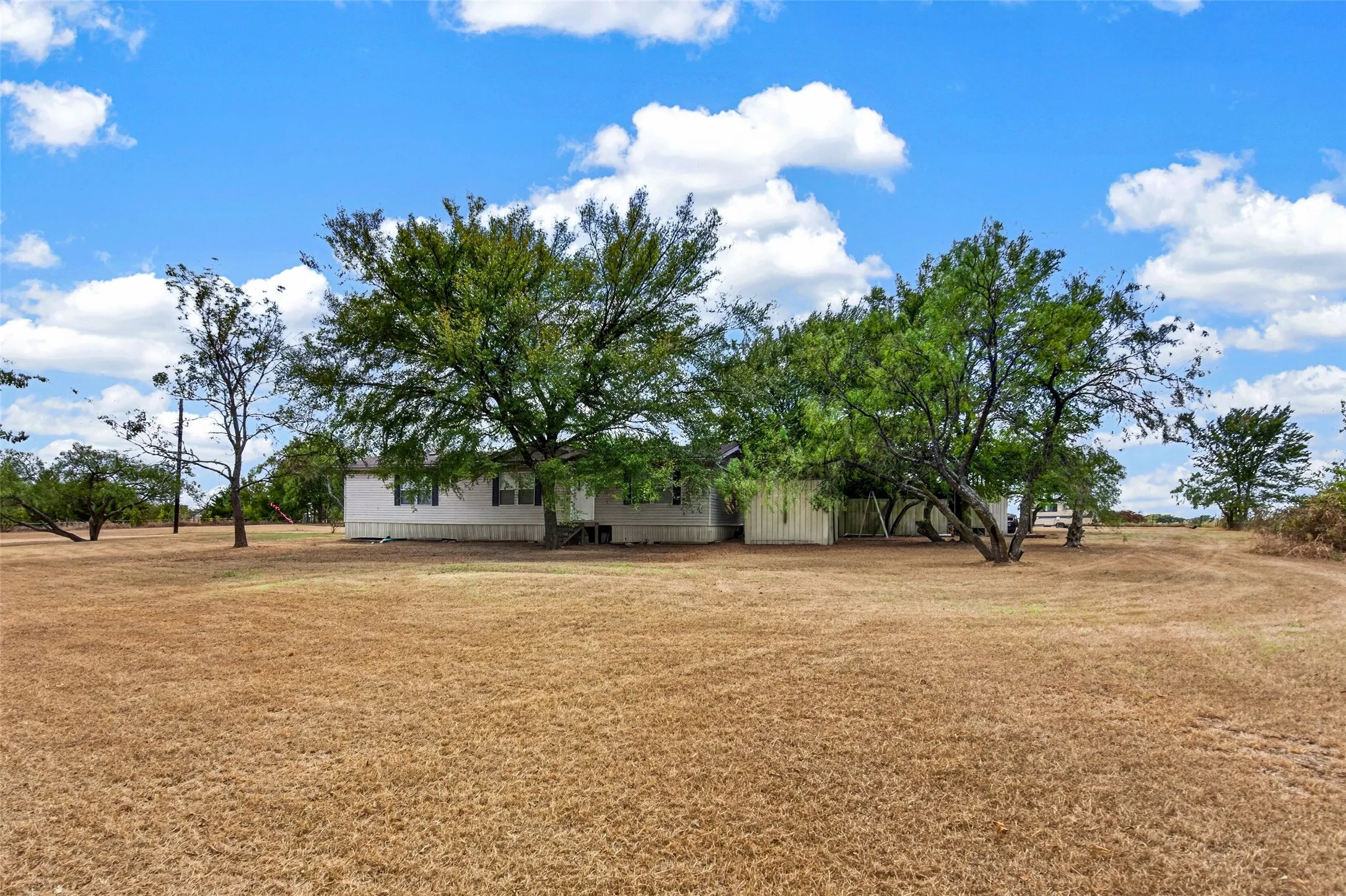 Manufactured Home For Sale in Hunt County , 8026 County Road 2580, Royse City, Texas 75189, 3 Bedroom, 2 Bathroom, Garage spaces, 1,960 Sqft, built in 2008, mls#21386346, Real Estate Agent in Royse City, Homes For Sale in Hunt county, Homes For Sale in Royse City, Realtor in Royse City Texas, Real Estate Brokerage Independent Realty Texas, Luminita Cordes Realtor