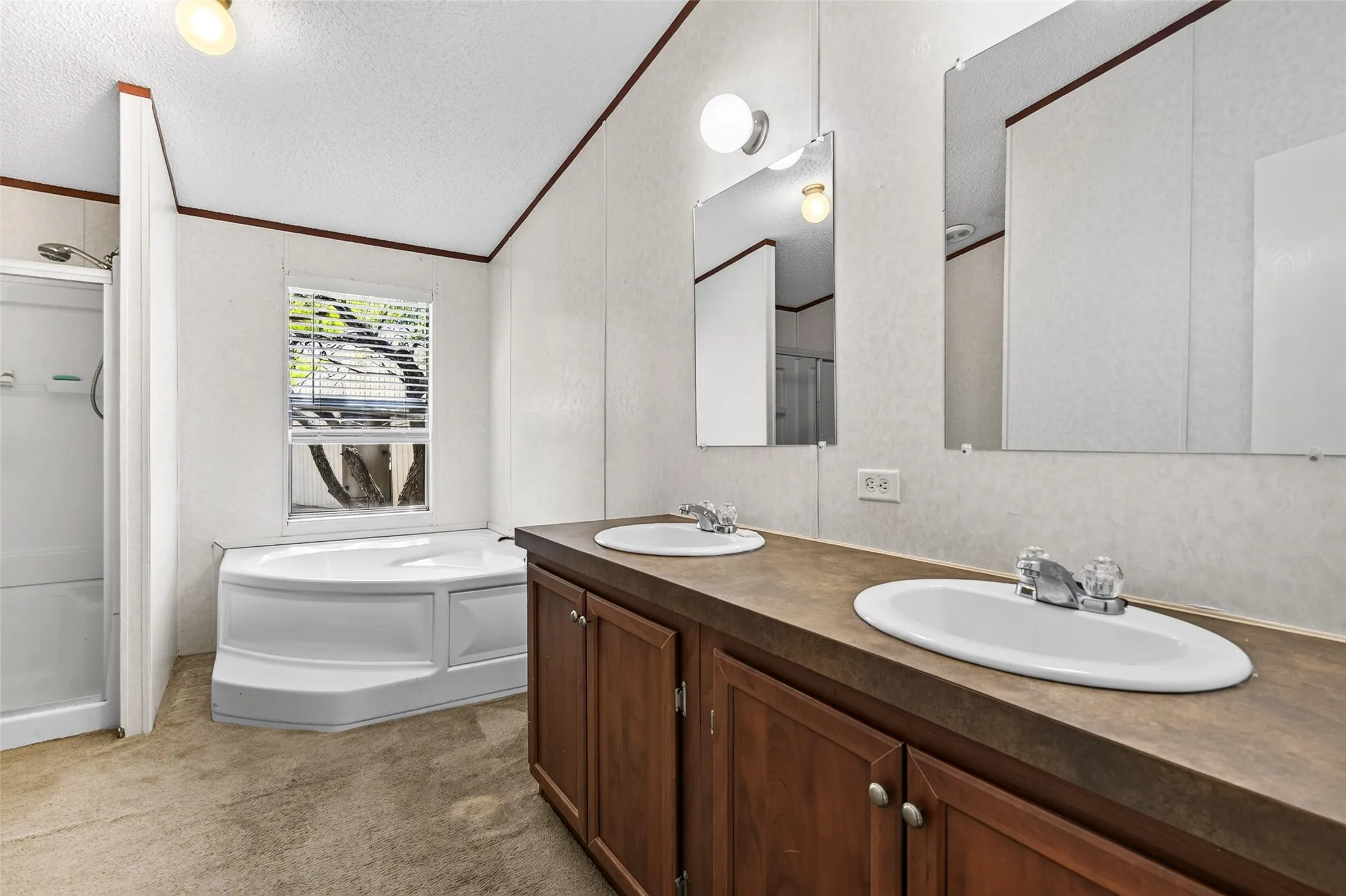 Manufactured Home For Sale in Hunt County , 8026 County Road 2580, Royse City, Texas 75189, 3 Bedroom, 2 Bathroom, Garage spaces, 1,960 Sqft, built in 2008, mls#21386346, Real Estate Agent in Royse City, Homes For Sale in Hunt county, Homes For Sale in Royse City, Realtor in Royse City Texas, Real Estate Brokerage Independent Realty Texas, Luminita Cordes Realtor