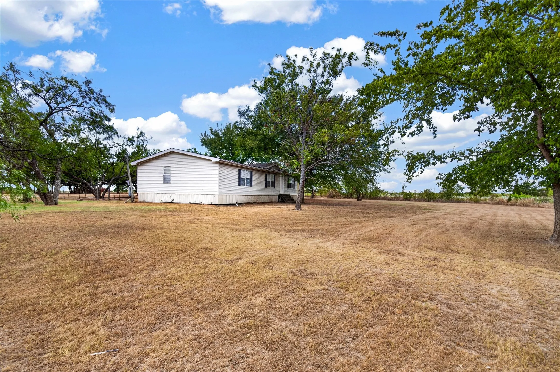 Manufactured Home For Sale in Hunt County , 8026 County Road 2580, Royse City, Texas 75189, 3 Bedroom, 2 Bathroom, Garage spaces, 1,960 Sqft, built in 2008, mls#21386346, Real Estate Agent in Royse City, Homes For Sale in Hunt county, Homes For Sale in Royse City, Realtor in Royse City Texas, Real Estate Brokerage Independent Realty Texas, Luminita Cordes Realtor