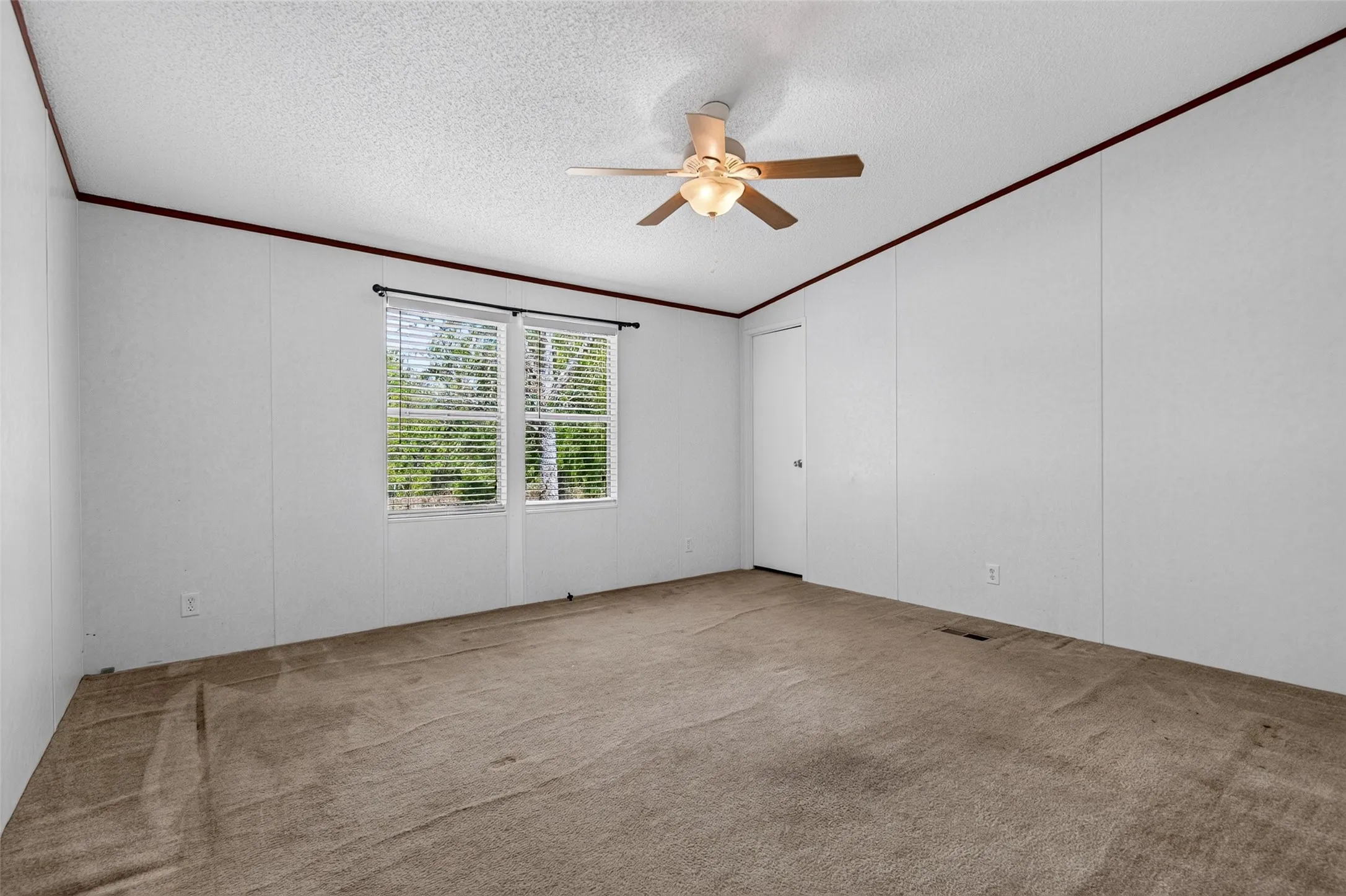 Manufactured Home For Sale in Hunt County , 8026 County Road 2580, Royse City, Texas 75189, 3 Bedroom, 2 Bathroom, Garage spaces, 1,960 Sqft, built in 2008, mls#21386346, Real Estate Agent in Royse City, Homes For Sale in Hunt county, Homes For Sale in Royse City, Realtor in Royse City Texas, Real Estate Brokerage Independent Realty Texas, Luminita Cordes Realtor