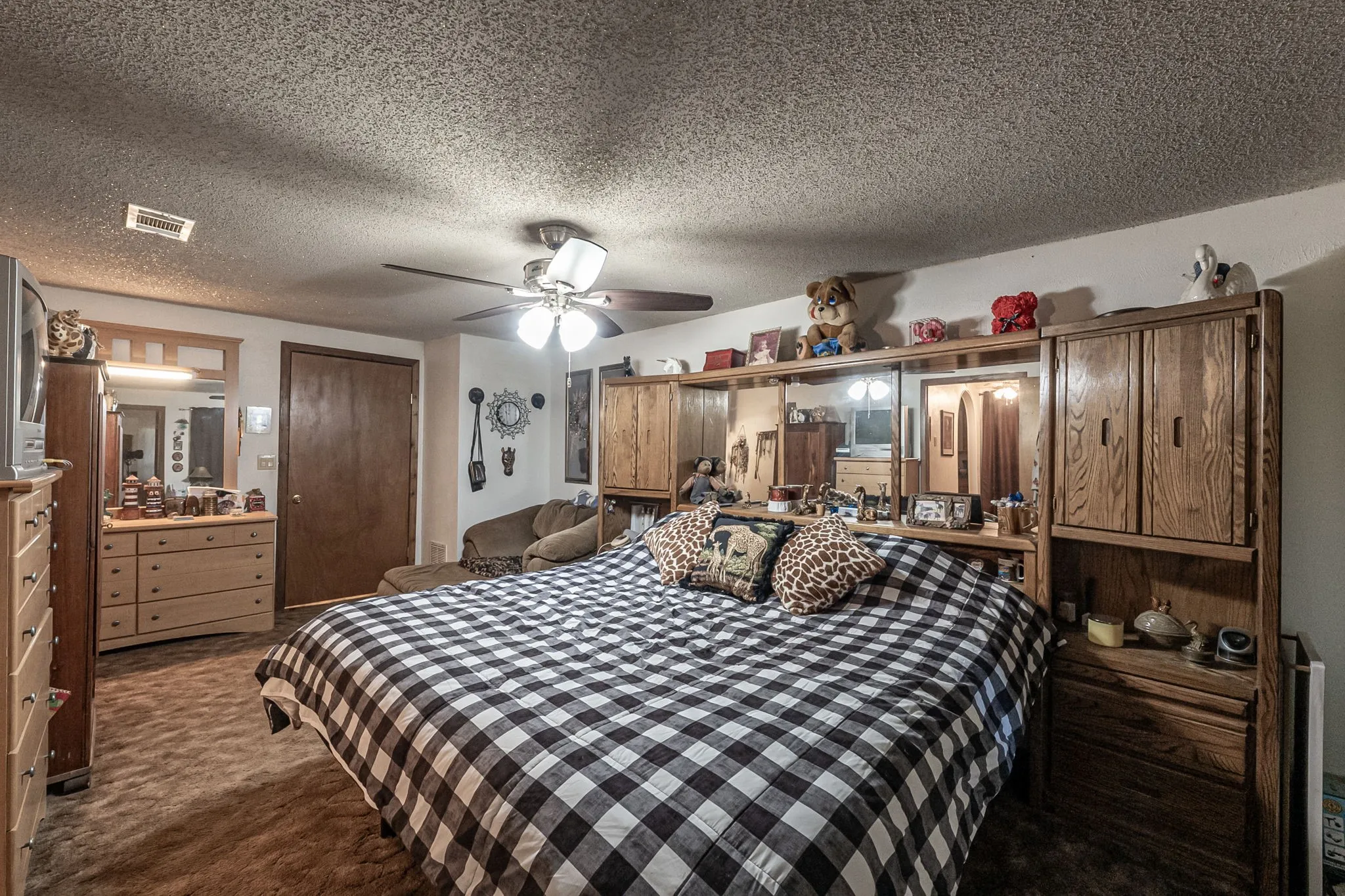 Single Family Residence For Sale in Camp County , 377 Fm 1521, Pittsburg, Texas 75686, 3 Bedroom, 2 Bathroom, Garage spaces, 1,460 Sqft, built in 1968, mls#21389092, Real Estate Agent in Pittsburg, Homes For Sale in Camp county, Homes For Sale in Pittsburg, Realtor in Pittsburg Texas, Real Estate Brokerage Independent Realty Texas, Luminita Cordes Realtor