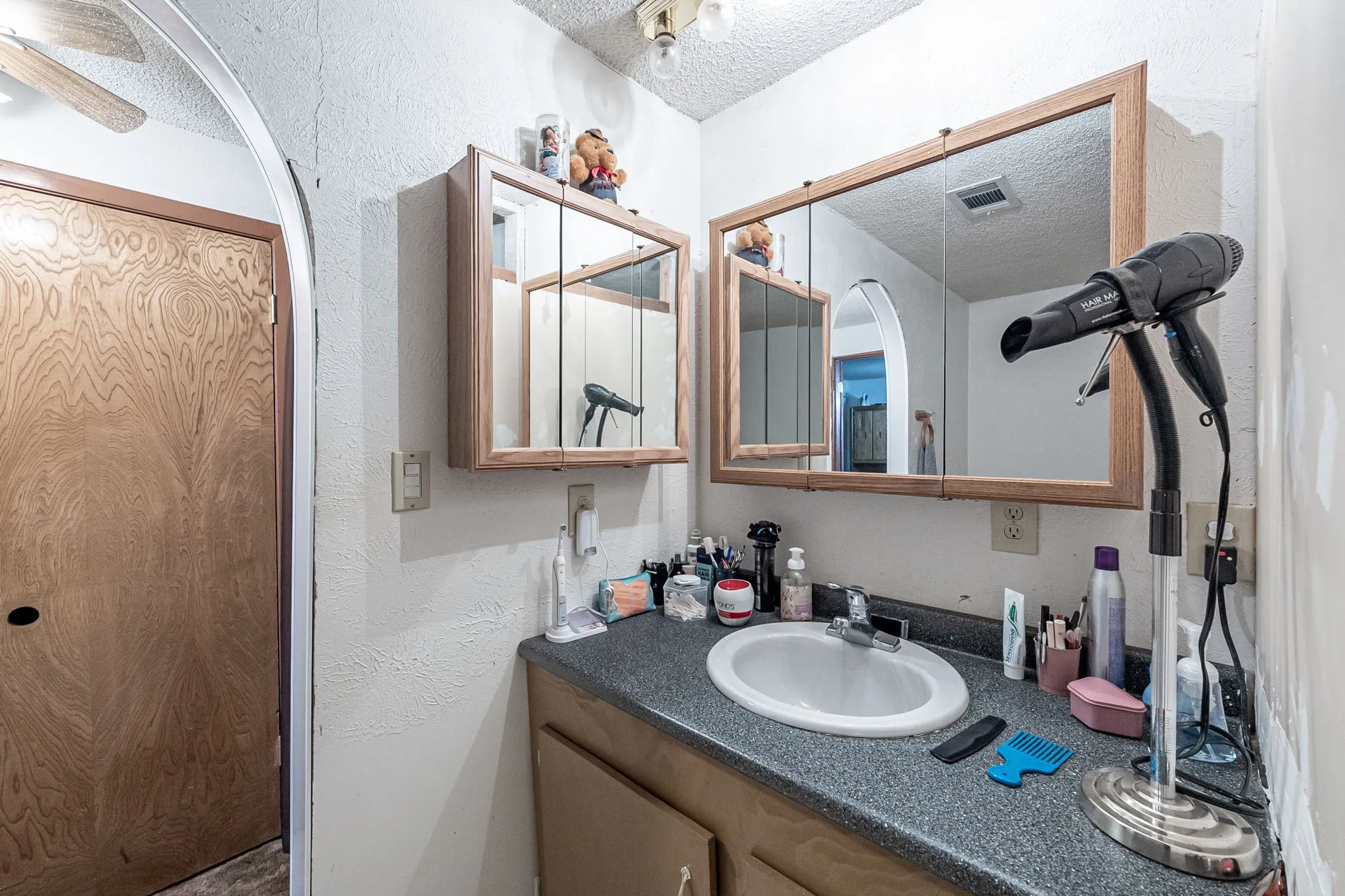 Single Family Residence For Sale in Camp County , 377 Fm 1521, Pittsburg, Texas 75686, 3 Bedroom, 2 Bathroom, Garage spaces, 1,460 Sqft, built in 1968, mls#21389092, Real Estate Agent in Pittsburg, Homes For Sale in Camp county, Homes For Sale in Pittsburg, Realtor in Pittsburg Texas, Real Estate Brokerage Independent Realty Texas, Luminita Cordes Realtor