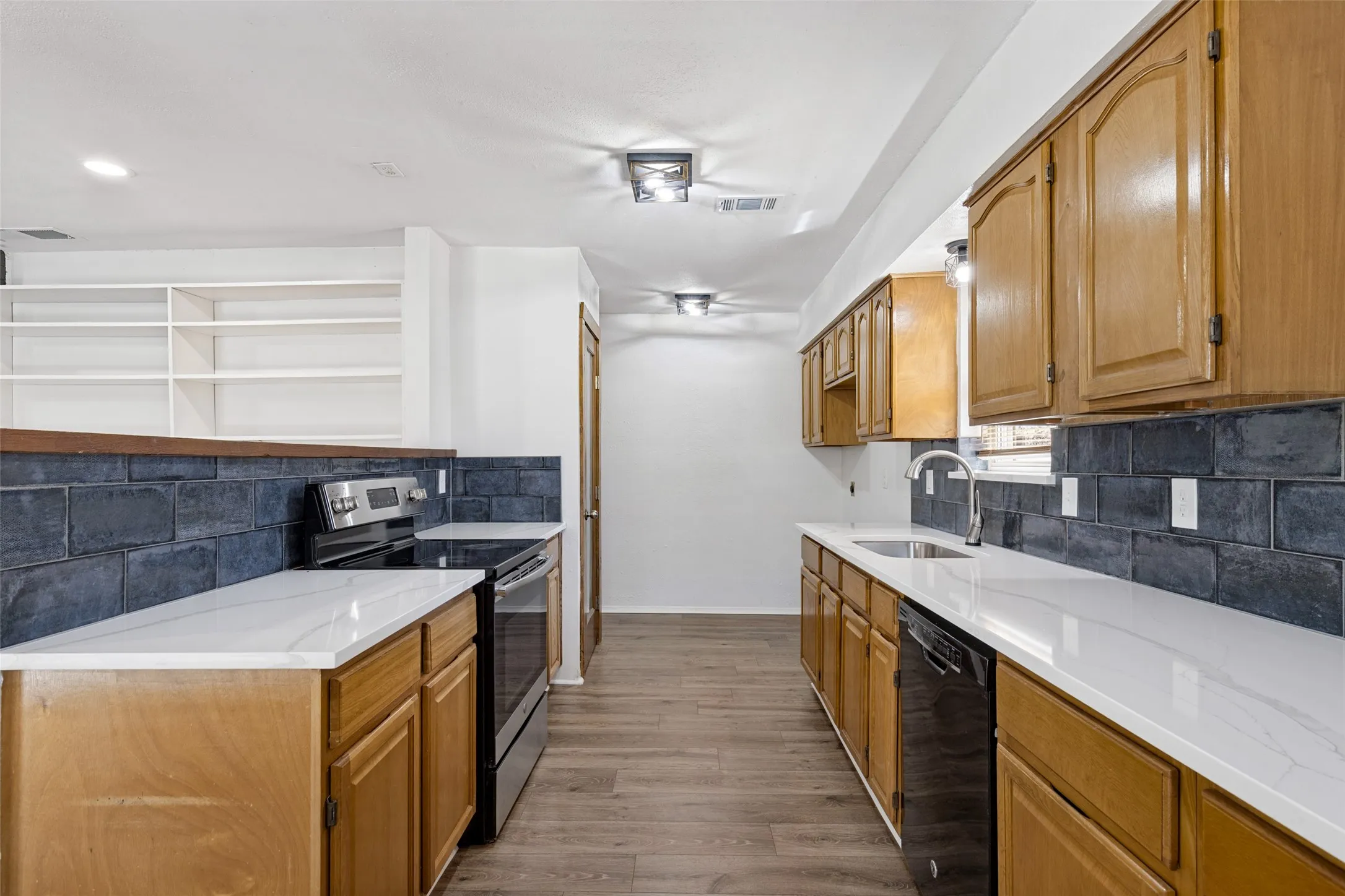Single Family Residence For Sale in Dallas County , 1519 Creekwood Lane, Mesquite, Texas 75149, 4 Bedroom, 2 Bathroom, Garage spaces, 1,880 Sqft, built in 1979, mls#21389055, Real Estate Agent in Mesquite, Homes For Sale in Dallas county, Homes For Sale in Mesquite, Realtor in Mesquite Texas, Real Estate Brokerage Independent Realty Texas, Luminita Cordes Realtor