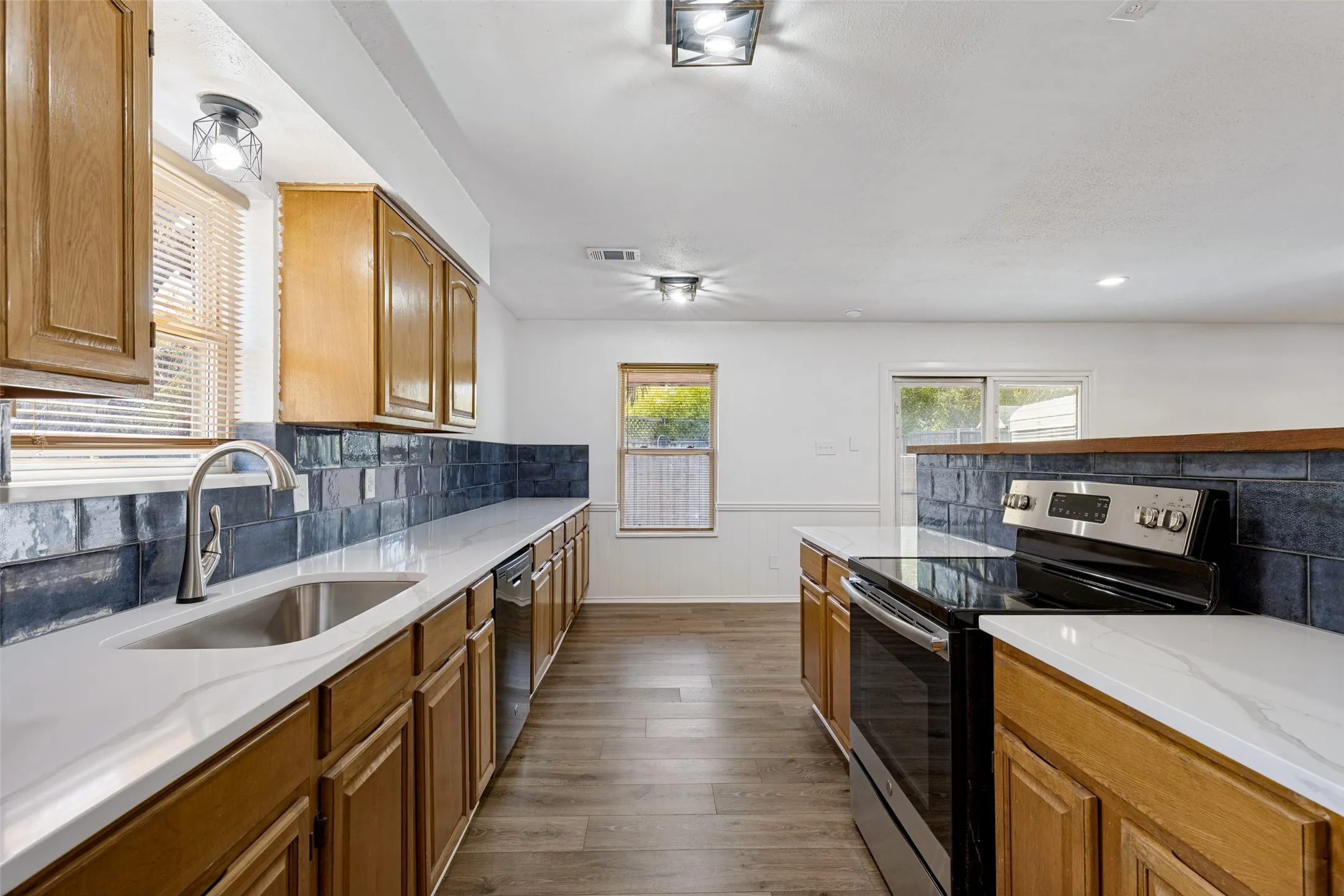 Single Family Residence For Sale in Dallas County , 1519 Creekwood Lane, Mesquite, Texas 75149, 4 Bedroom, 2 Bathroom, Garage spaces, 1,880 Sqft, built in 1979, mls#21389055, Real Estate Agent in Mesquite, Homes For Sale in Dallas county, Homes For Sale in Mesquite, Realtor in Mesquite Texas, Real Estate Brokerage Independent Realty Texas, Luminita Cordes Realtor